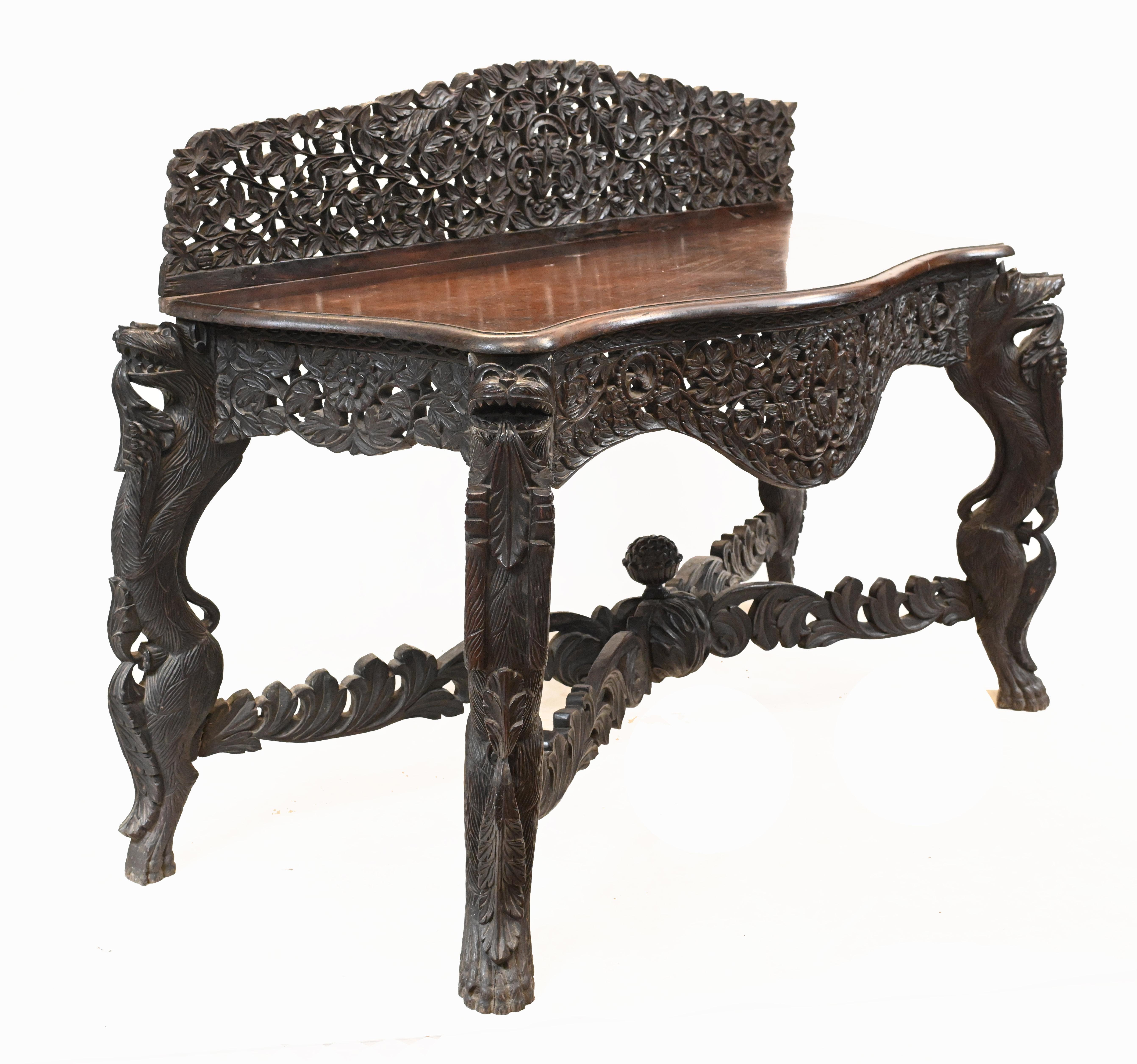 Table console birmane ancienne meuble sculpté de Birmanie, 1880 en vente 7