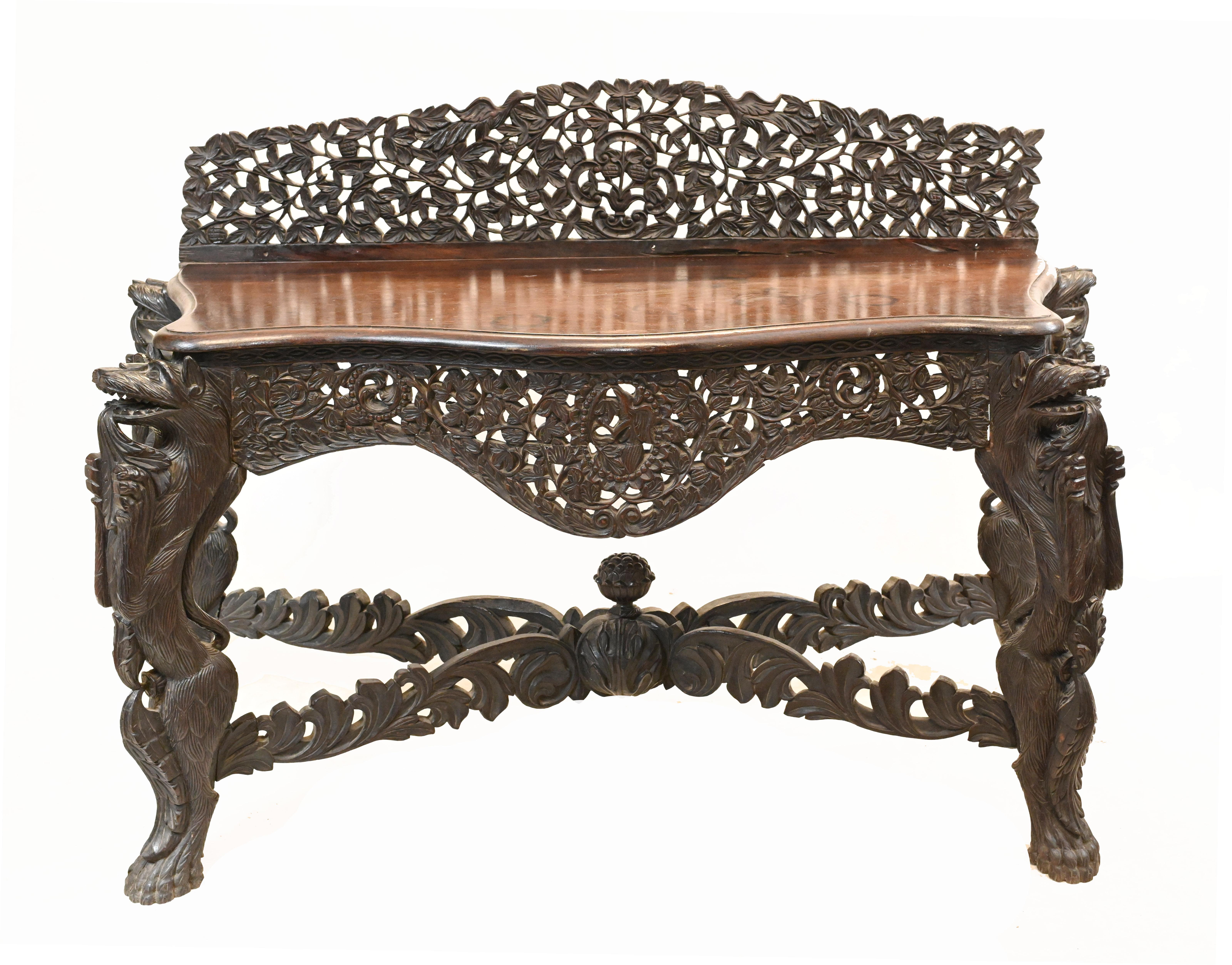 Fin du XIXe siècle Table console birmane ancienne meuble sculpté de Birmanie, 1880 en vente