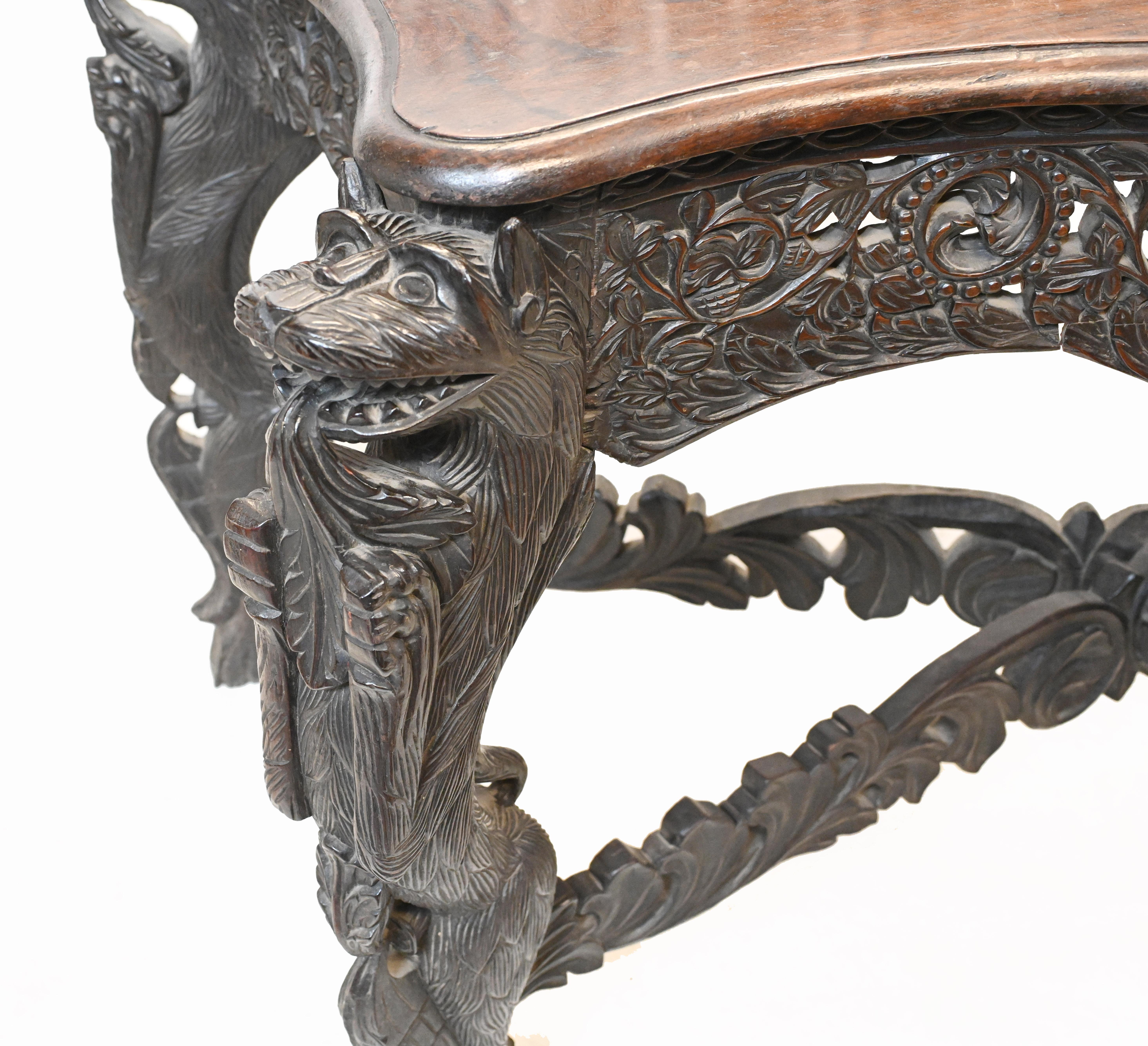 Table console birmane ancienne meuble sculpté de Birmanie, 1880 en vente 3