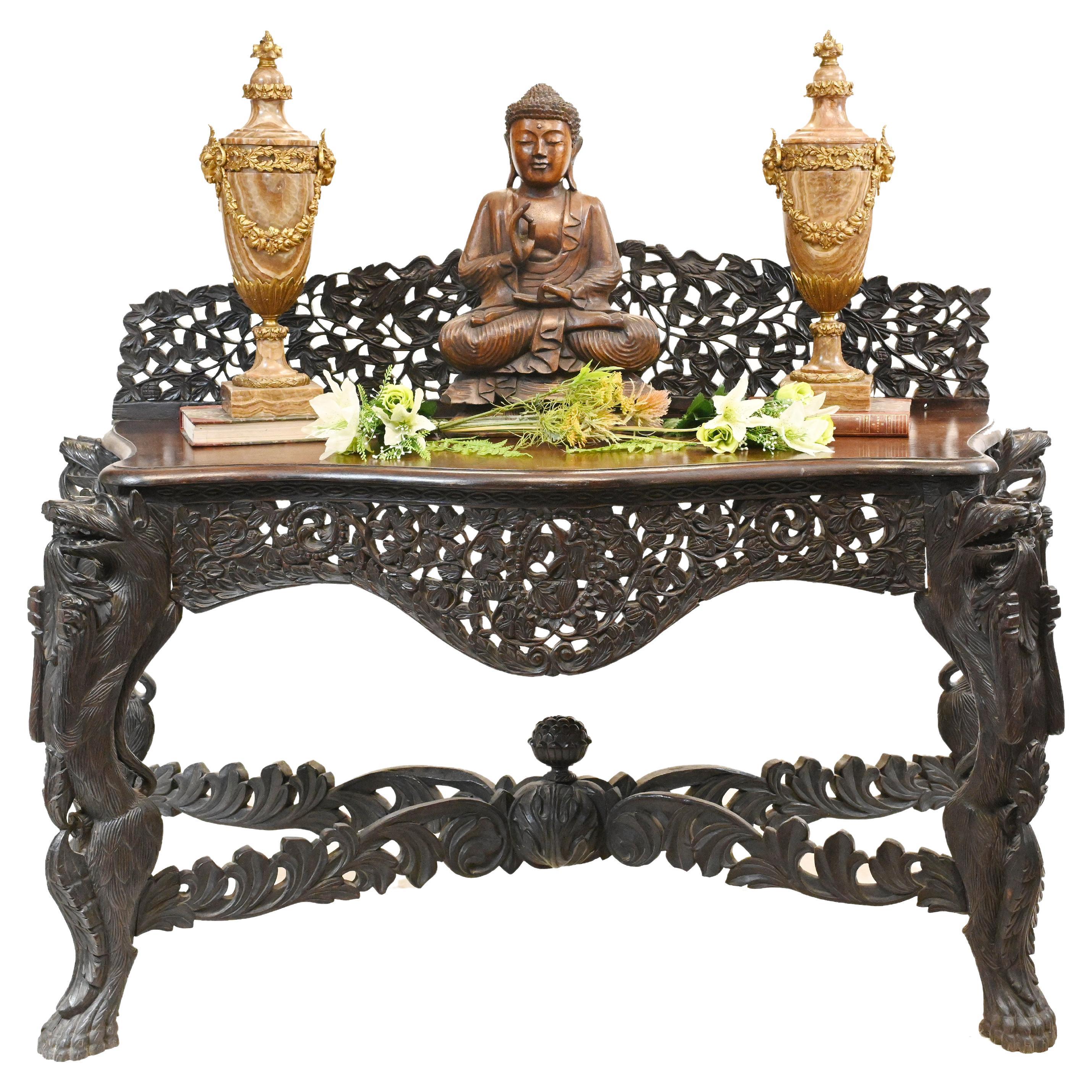 Table console birmane ancienne meuble sculpté de Birmanie, 1880 en vente