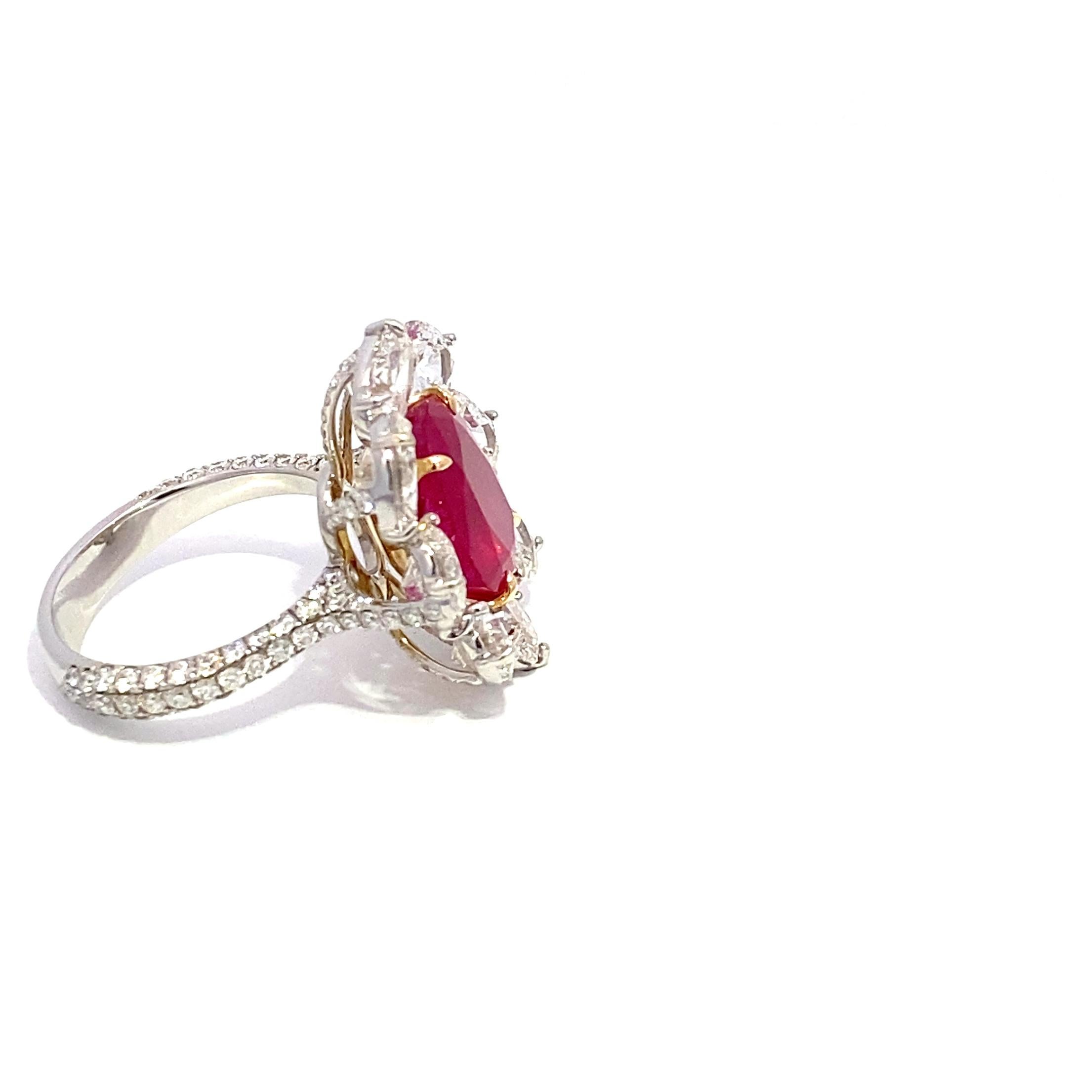 Taglio a goccia Anello in oro 18k con rubino birmano e diamante perlato, certificato AGL e Gübelin in vendita