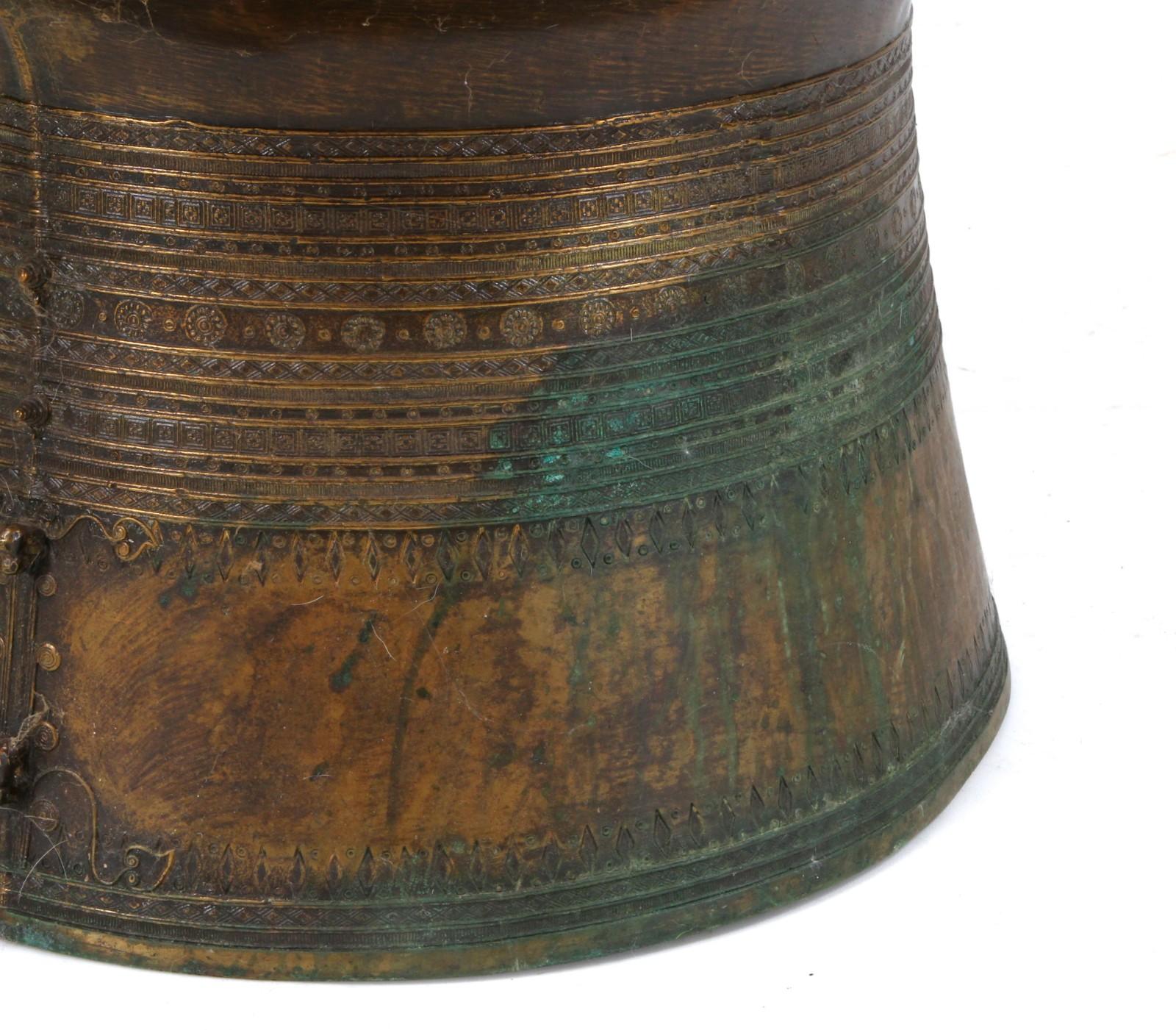 Burmese  Four Frog Rain Drum, 18th century In Fair Condition For Sale In Vienna, AT