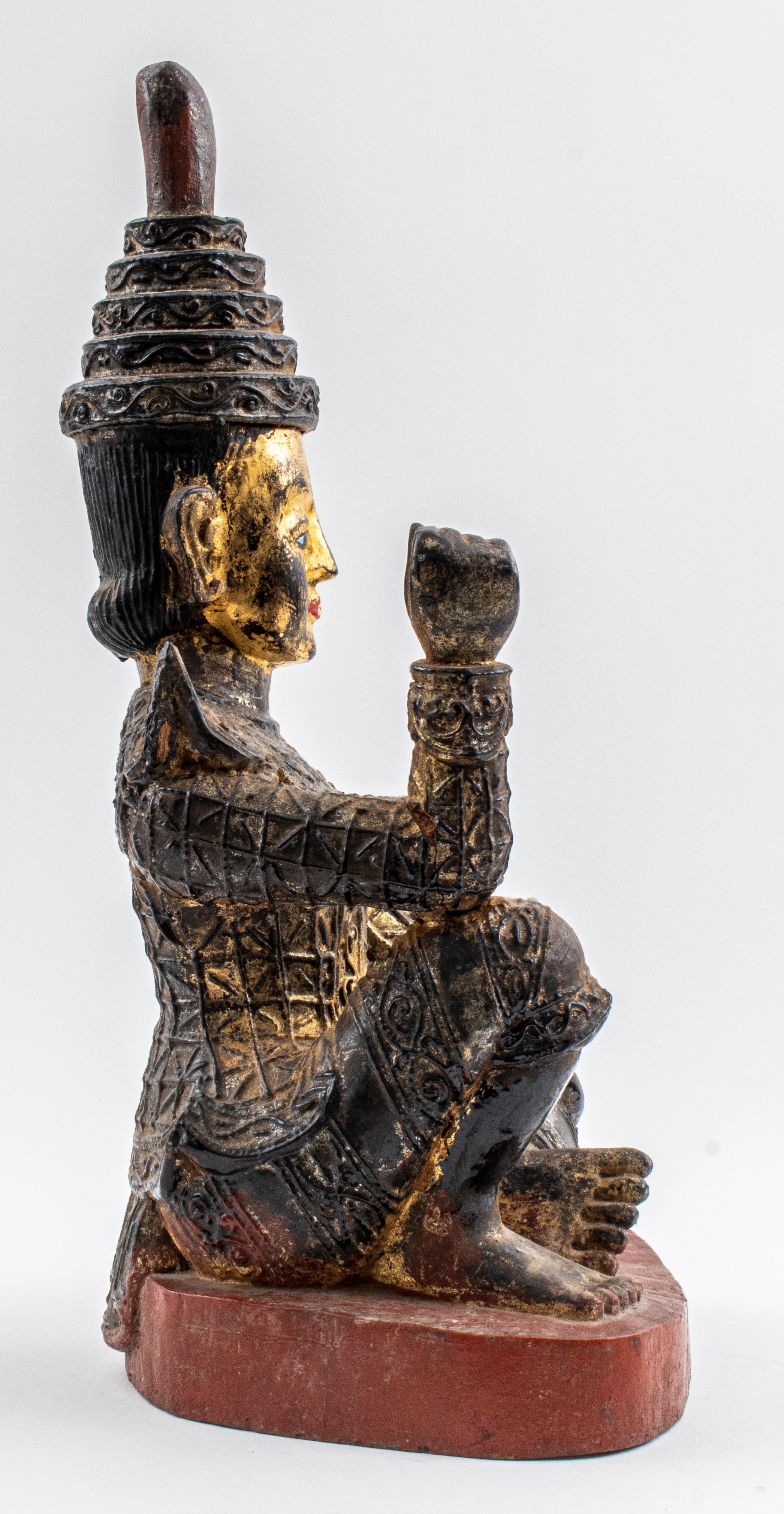 Statue Nat en bois doré de Birmanie Bon état - En vente à New York, NY