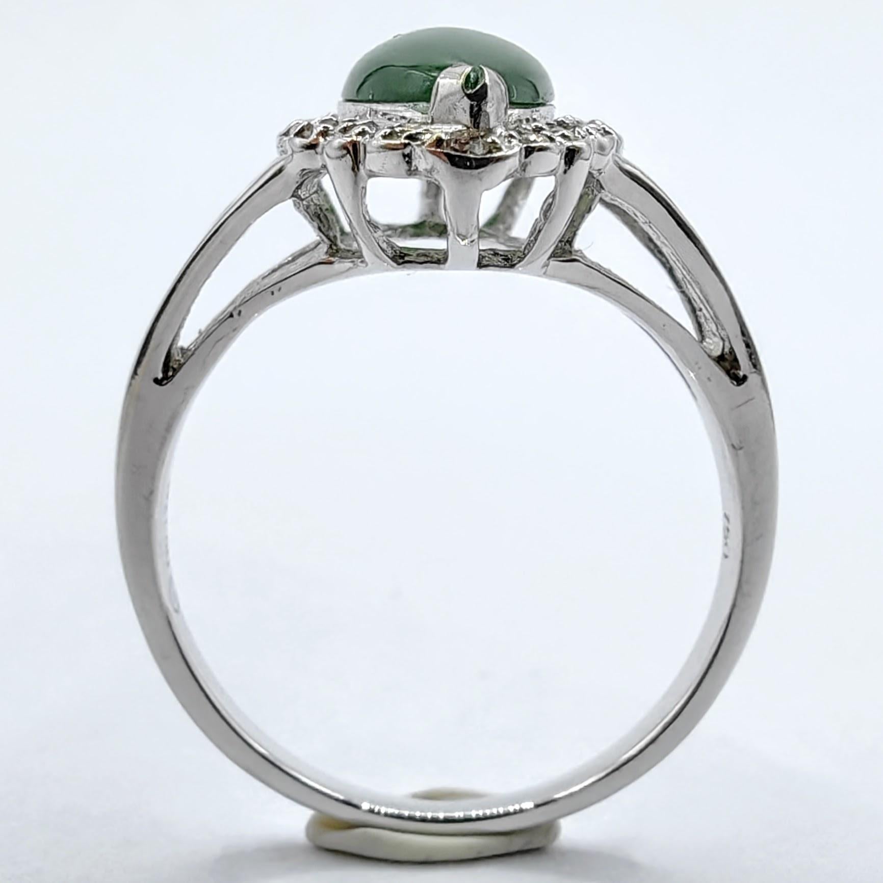 Birmesischer grüner Marquise Jadeit Jade Diamant Halo Fassung Ring in 18K Weißgold (Zeitgenössisch) im Angebot