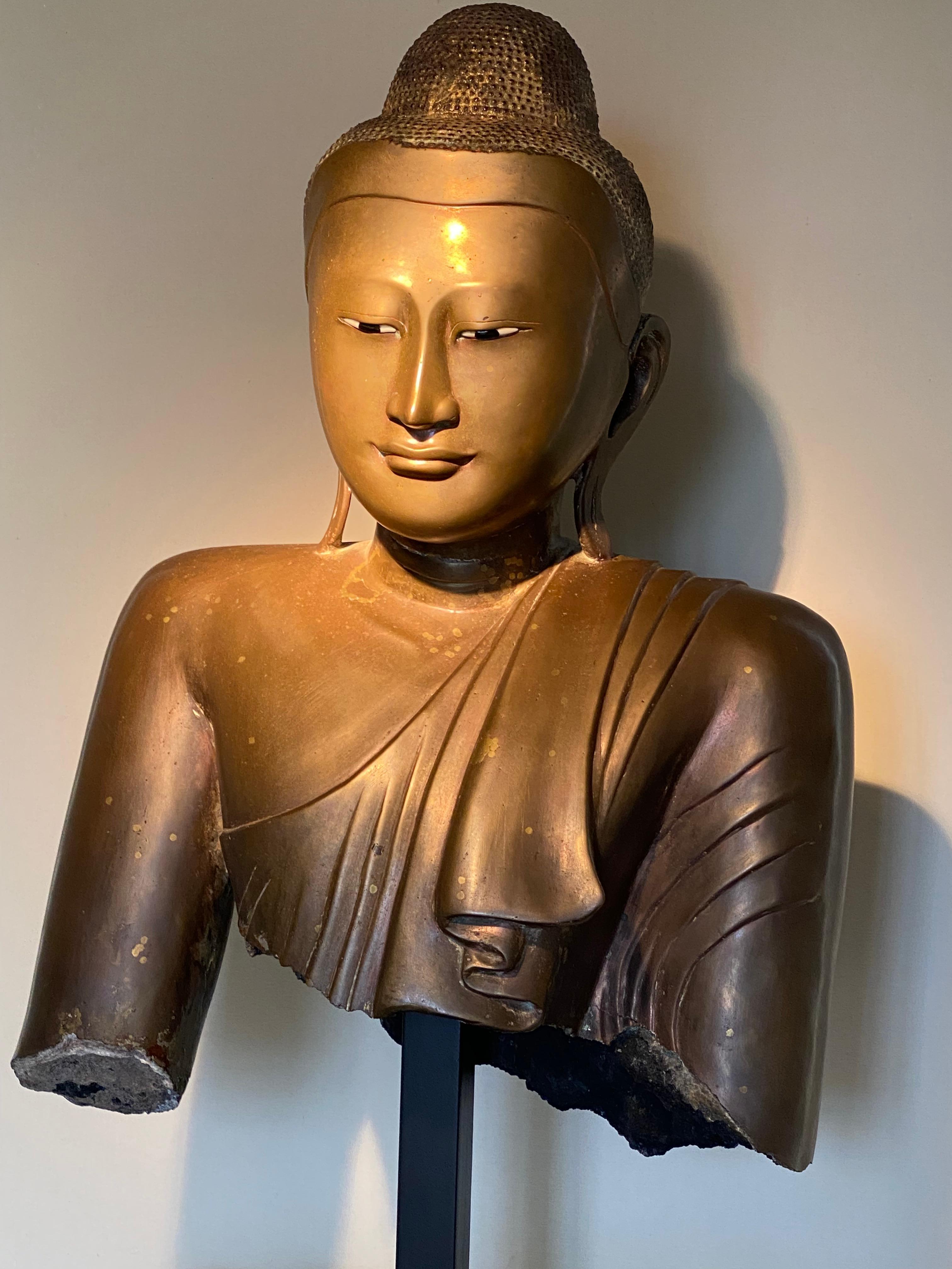 Antiker birmanischer Buddhakopf aus Bronze aus der Mandalay-Periode im Angebot 6