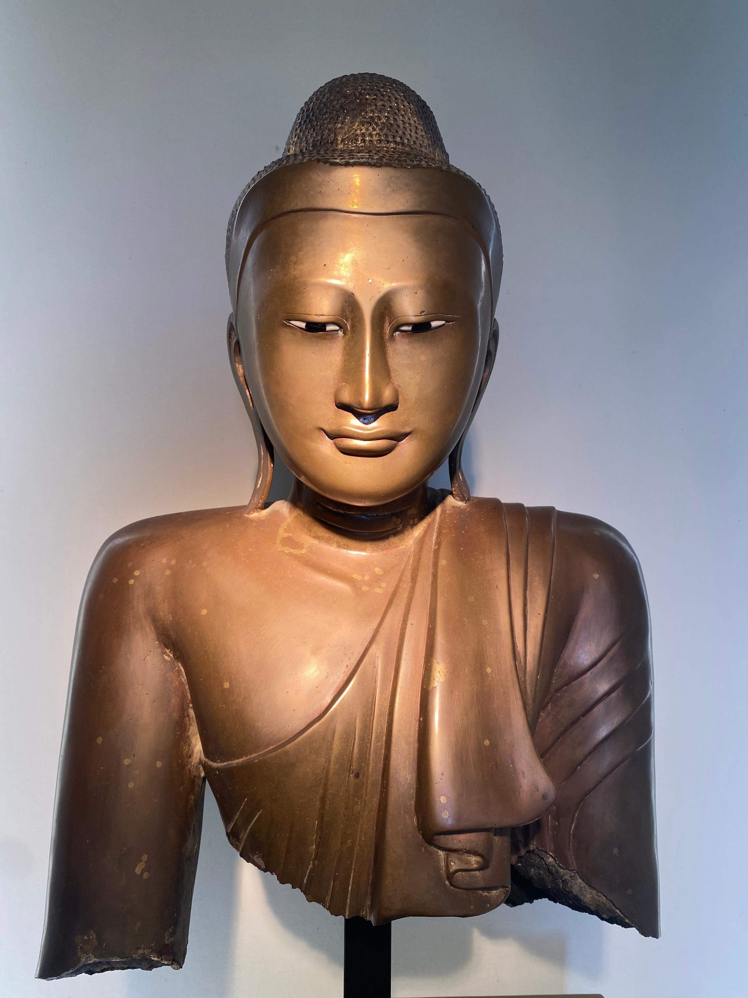 Tête de Bouddha birmane en bronze ancien, période Mandalay en vente 6