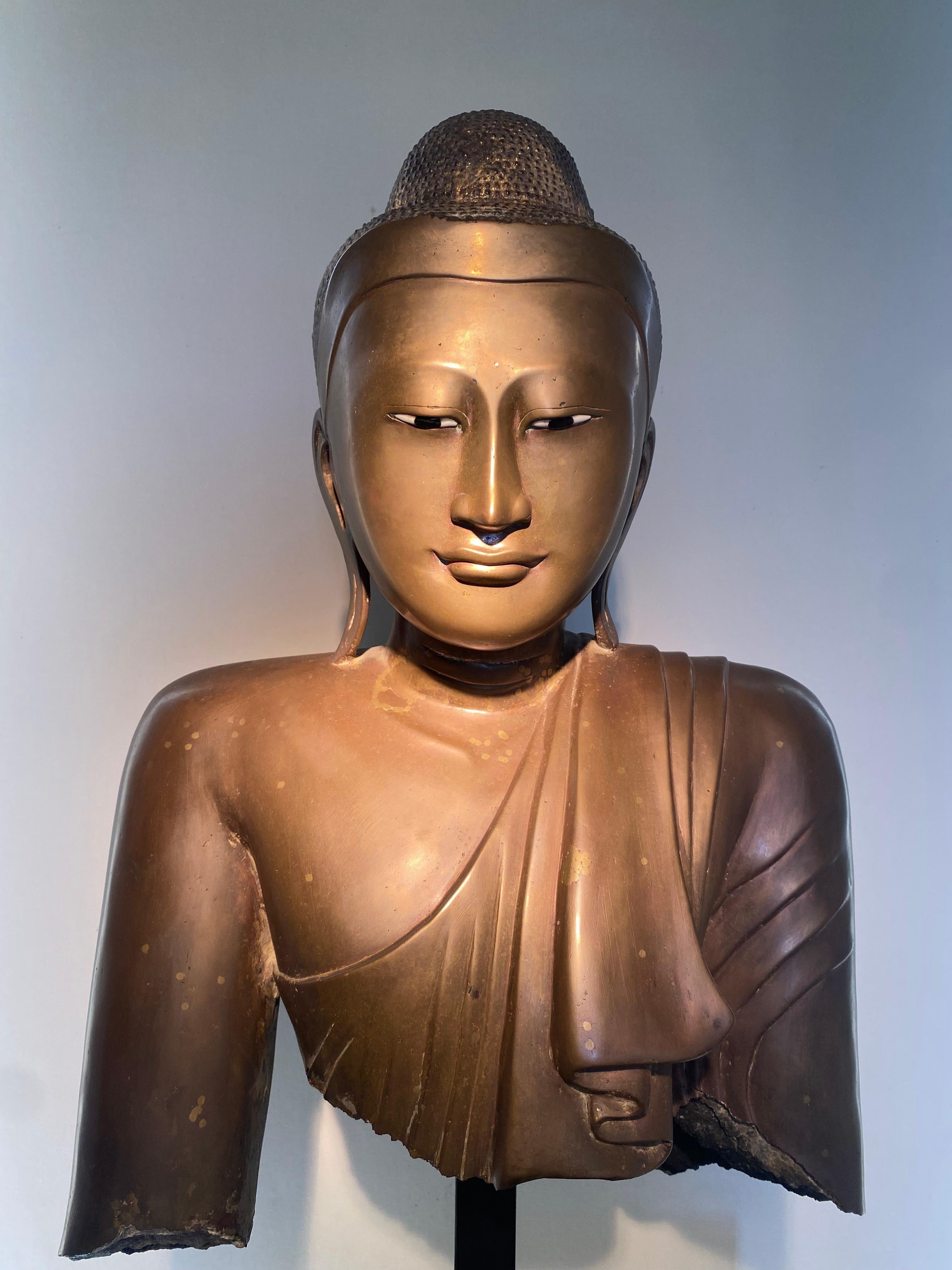 Antiker birmanischer Buddhakopf aus Bronze aus der Mandalay-Periode im Angebot 8