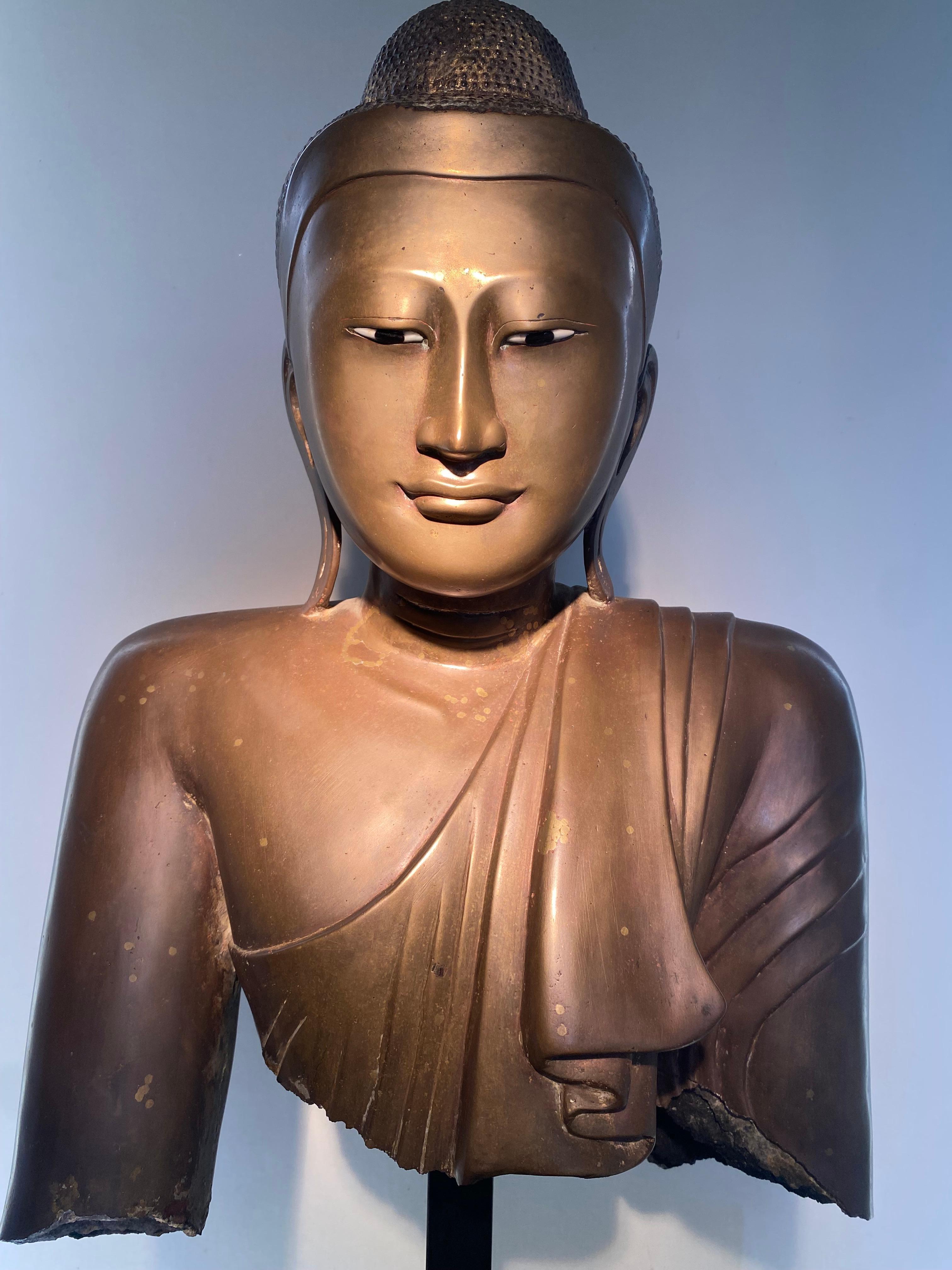 Antiker birmanischer Buddhakopf aus Bronze aus der Mandalay-Periode im Angebot 10