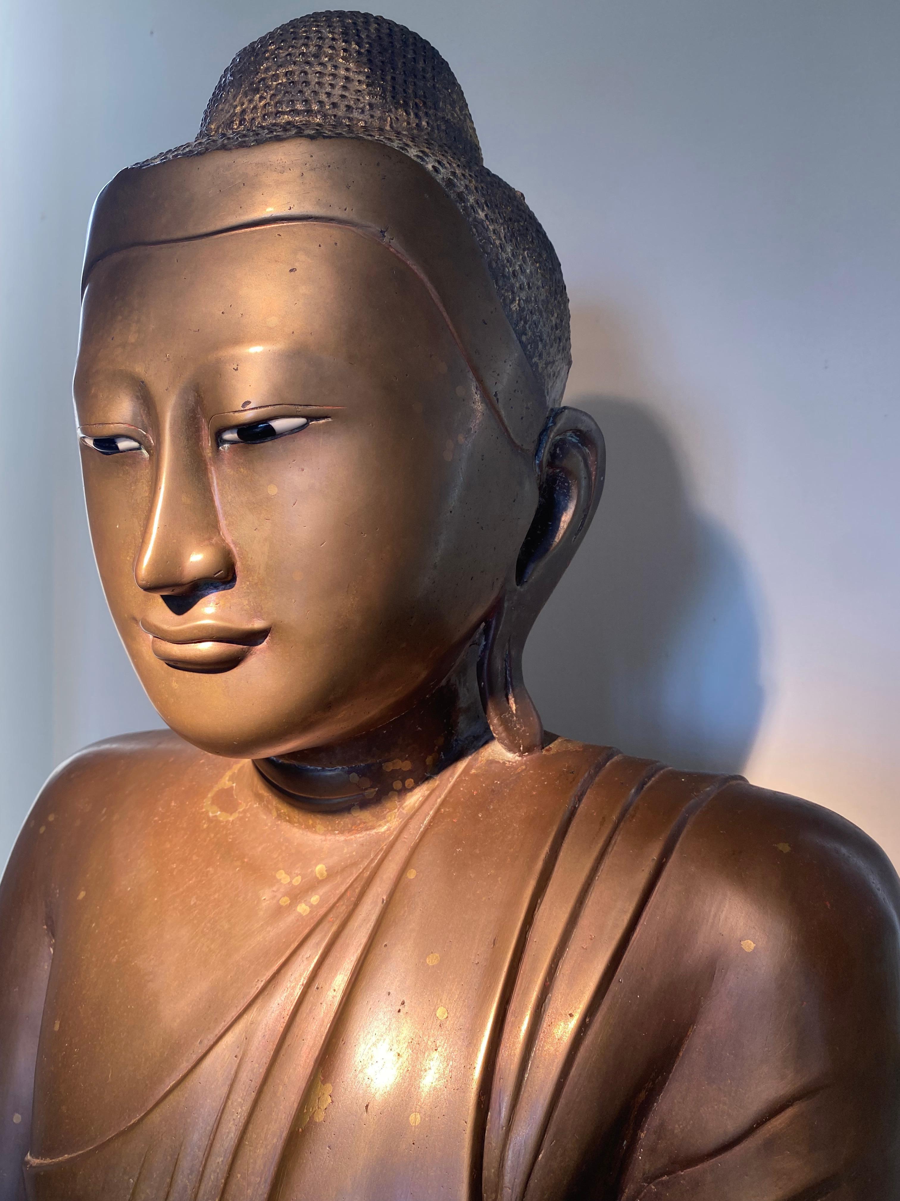 Antiker birmanischer Buddhakopf aus Bronze aus der Mandalay-Periode im Angebot 11