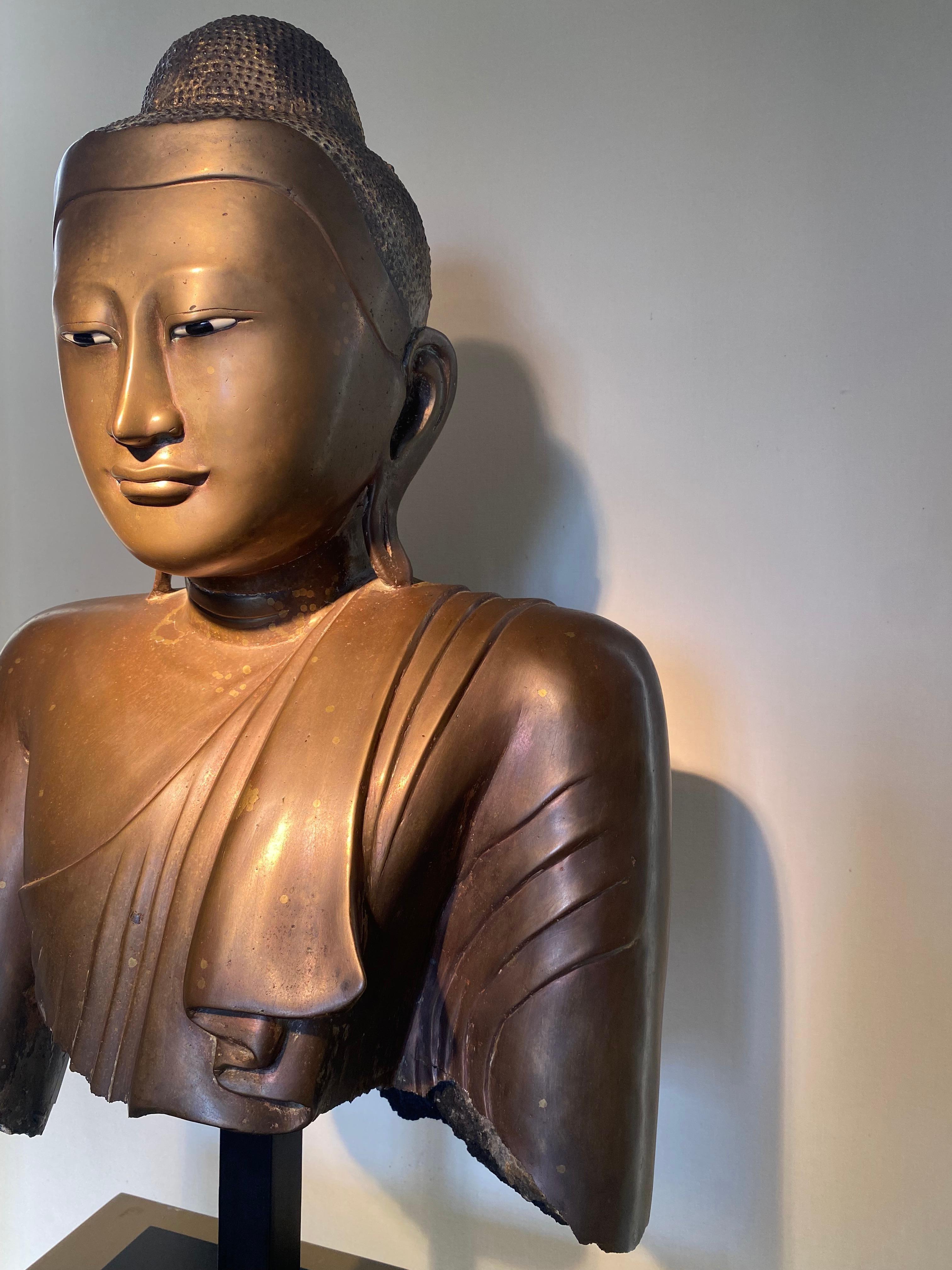 Antiker birmanischer Buddhakopf aus Bronze aus der Mandalay-Periode im Angebot 12