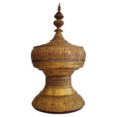 Burmese Hsun-ok offertory in bamboo with red lacquered floral decoration gild.