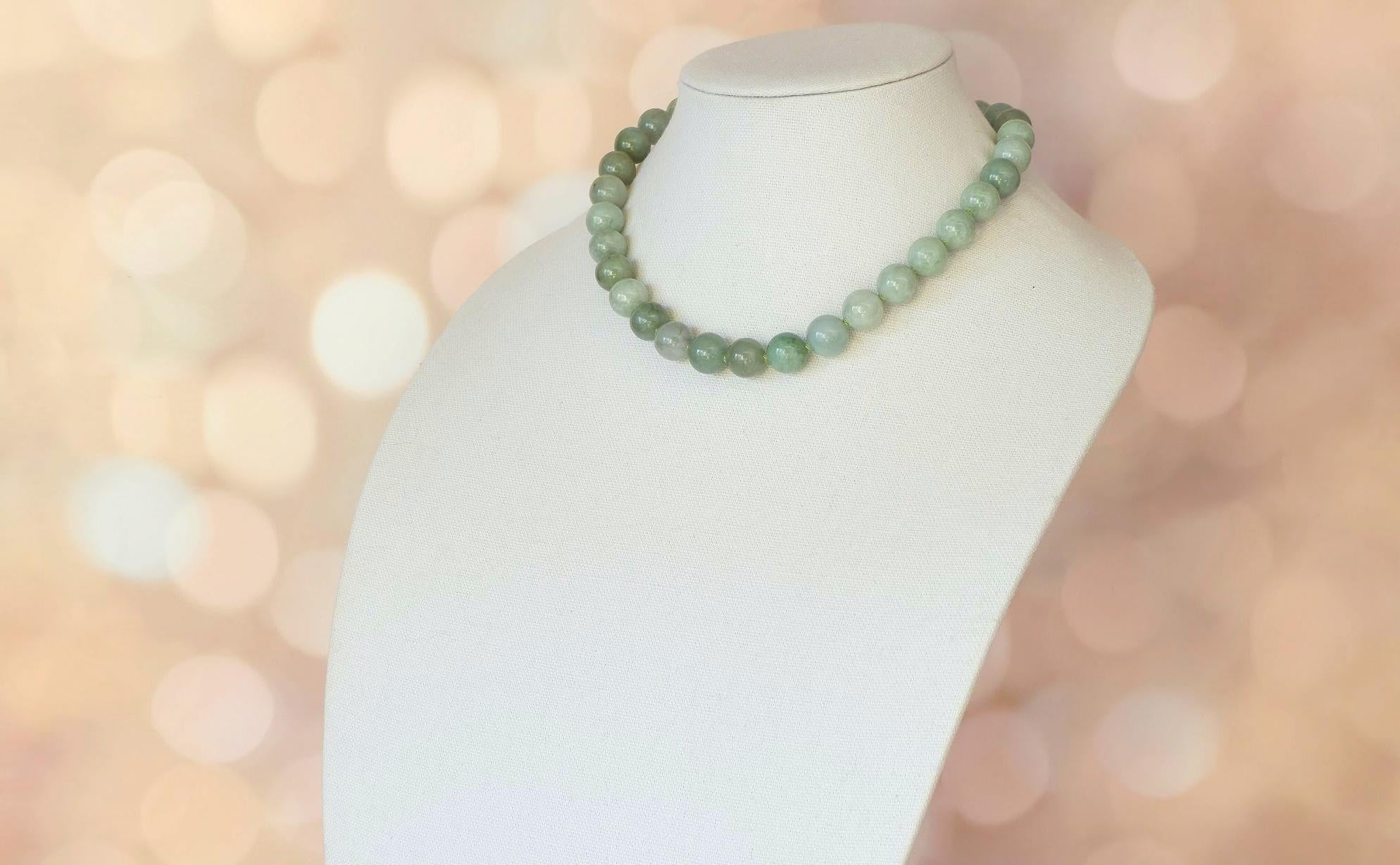 Collana con perline annodate di giada birmana e giadeite in vendita 1