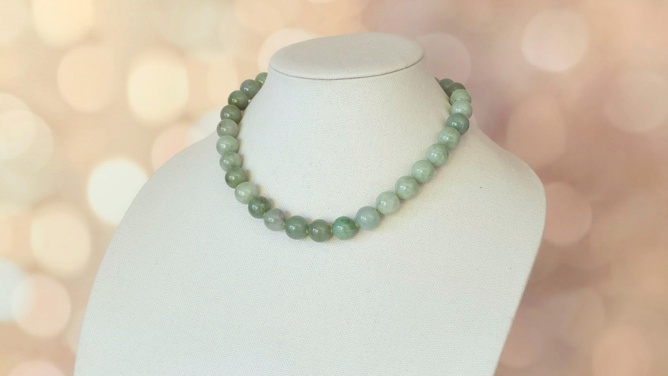 Collana con perline annodate di giada birmana e giadeite in vendita 3