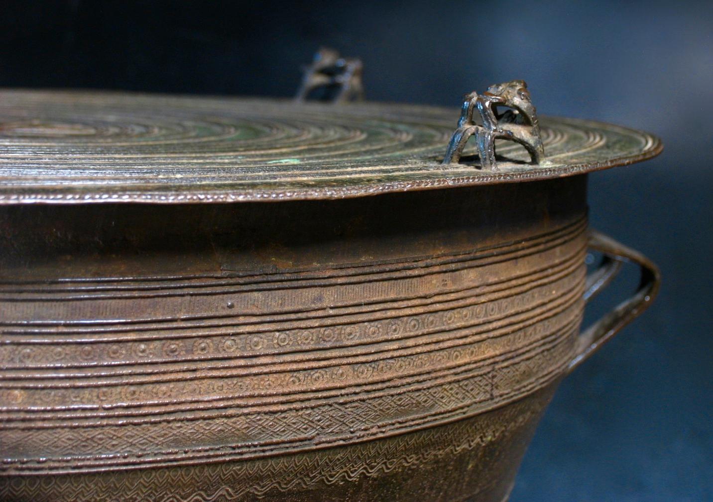 19th Century Burmese Karen Bronze Frog Drum For Sale