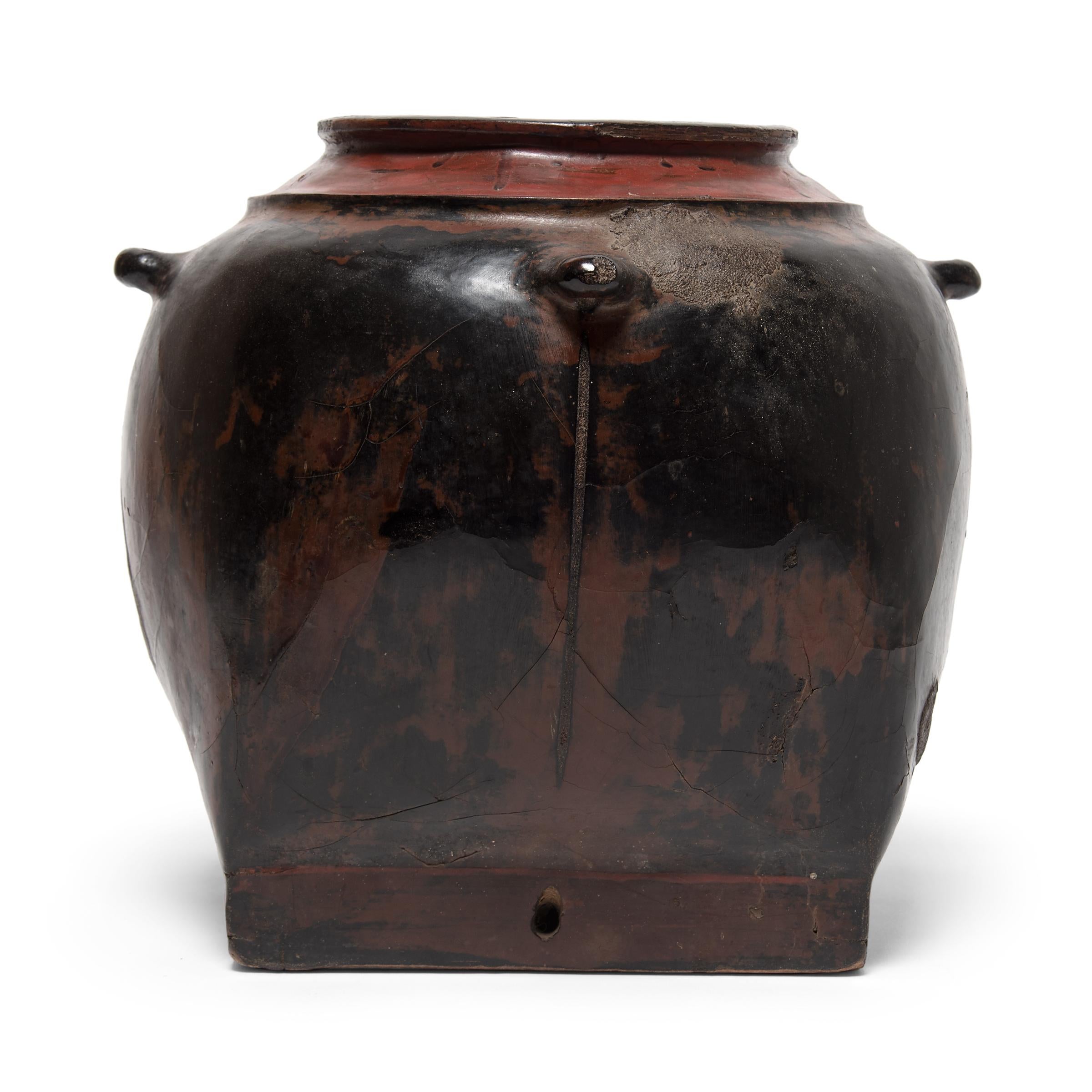 Burmese Lacquered Storage Vessel In Good Condition In Chicago, IL