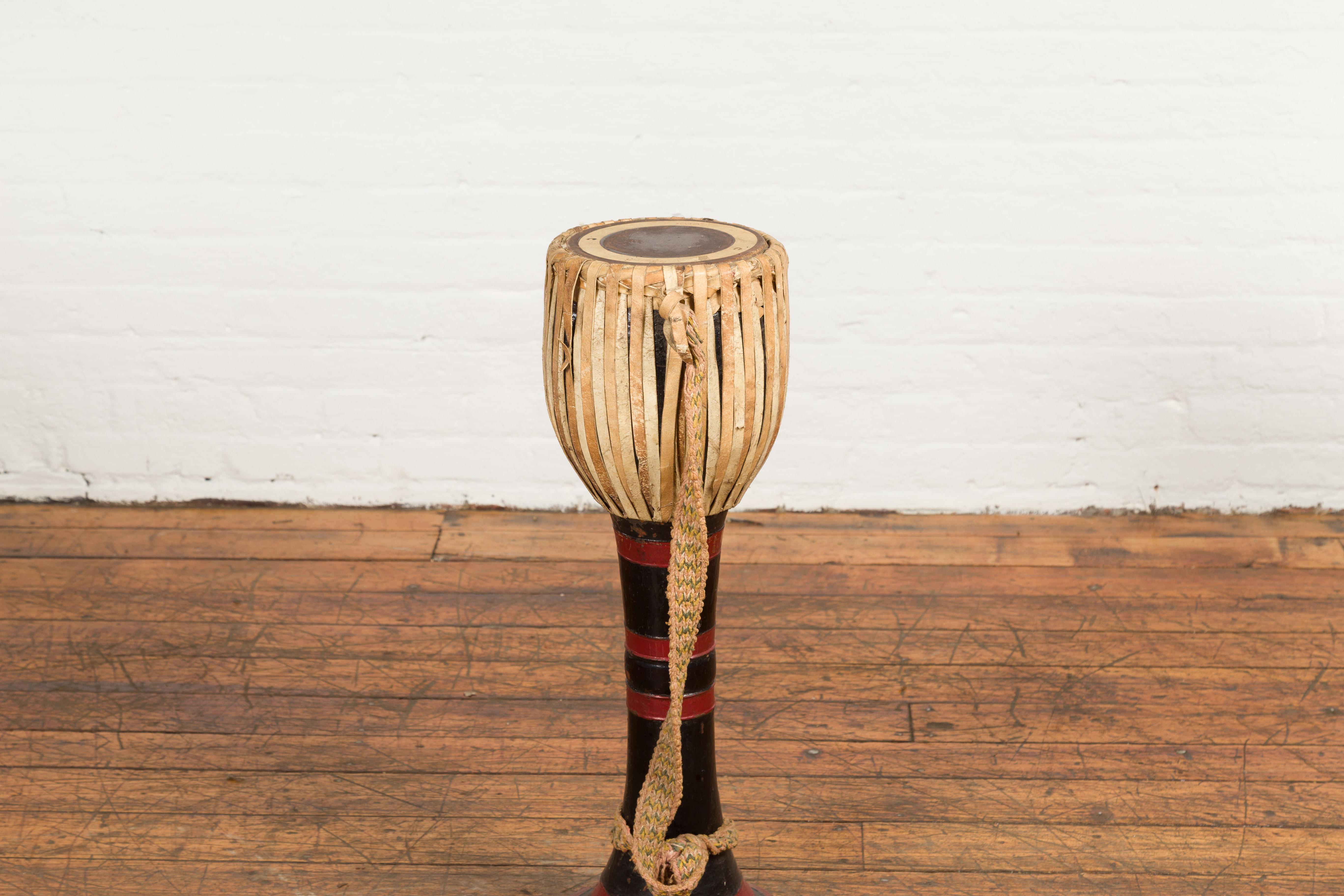 Burmese Late 19th Century Teak Ozi Goblet Shaped Drum with Black and Red Lacquer For Sale 2