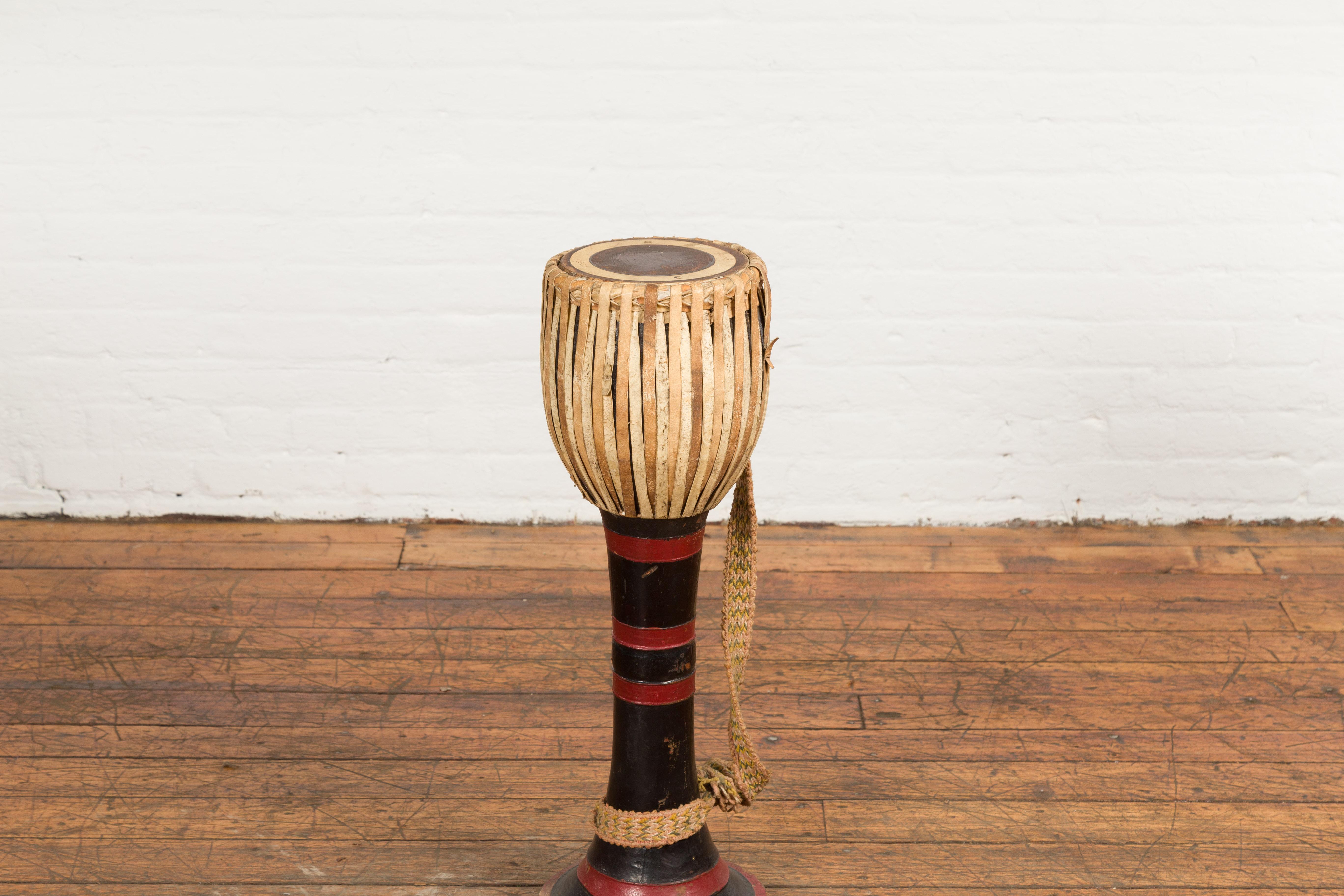 Burmese Late 19th Century Teak Ozi Goblet Shaped Drum with Black and Red Lacquer For Sale 3