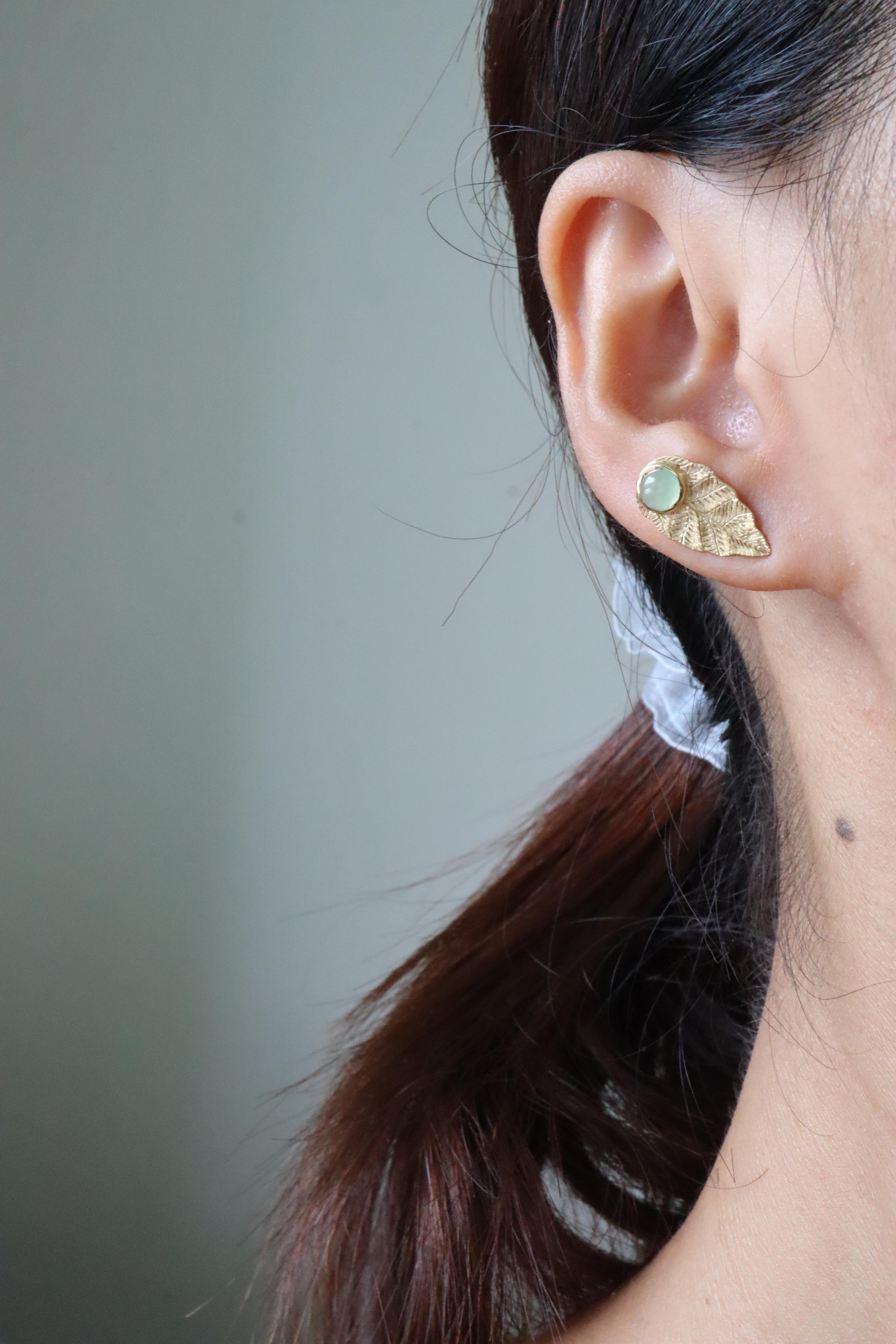 Burmese Natural Type A Jade with Textured Gold Leaf Stud Earrings by Burma JARS In New Condition For Sale In Singapore, SG