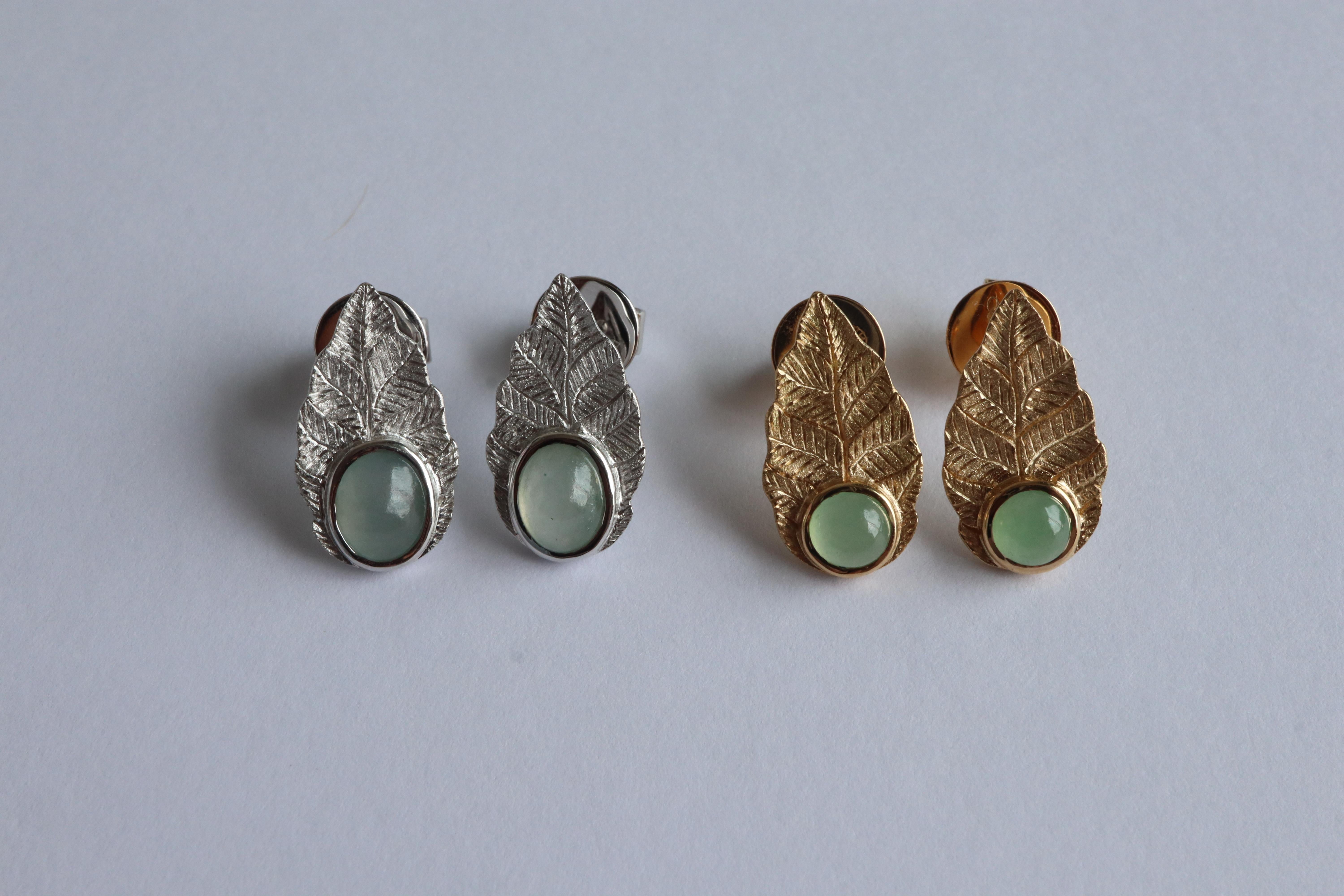 Women's Burmese Natural Type A Jade with Textured Gold Leaf Stud Earrings by Burma JARS For Sale
