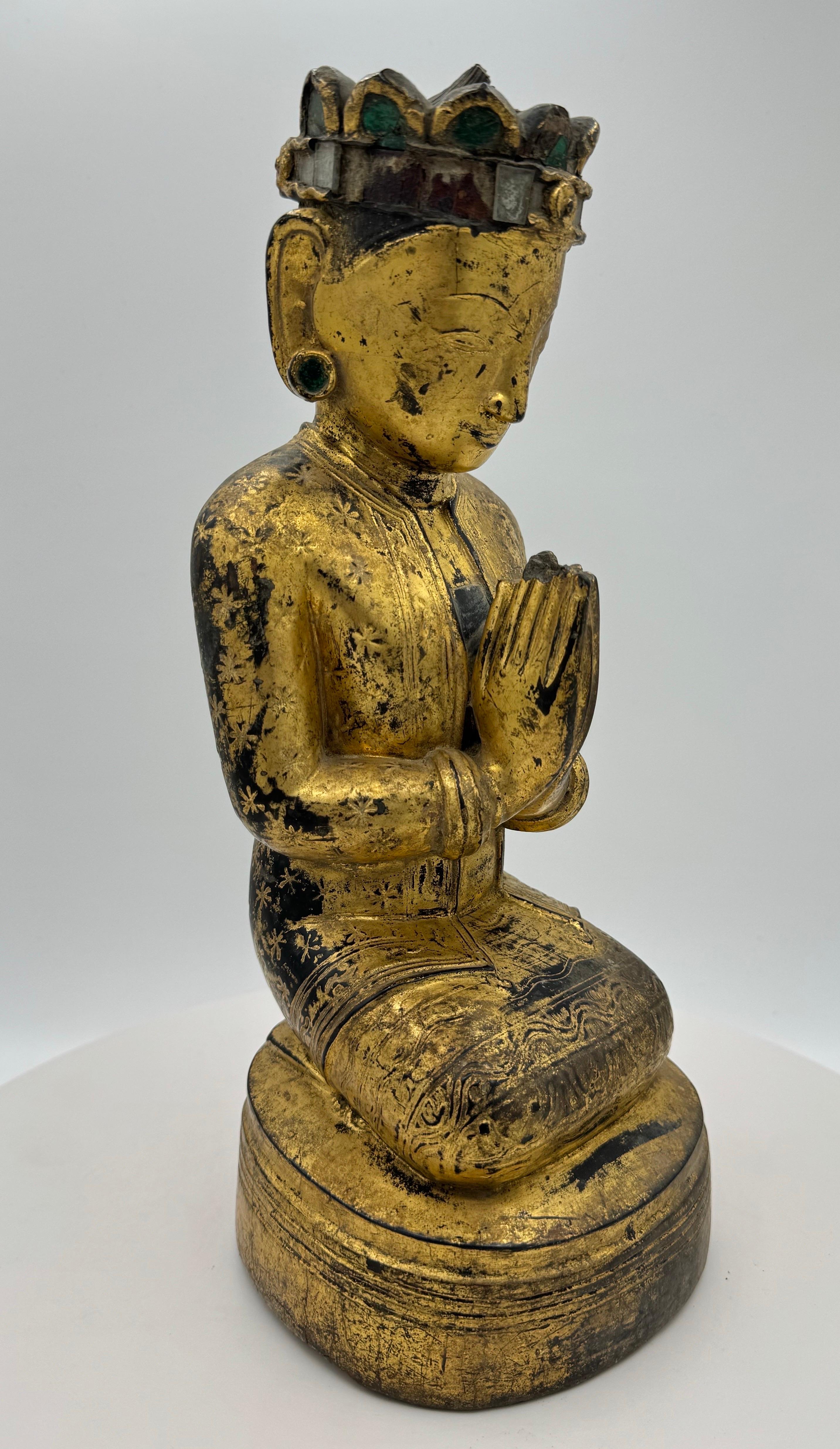 Vetro Burmese dipinto e in legno dorato  Buddha in vendita
