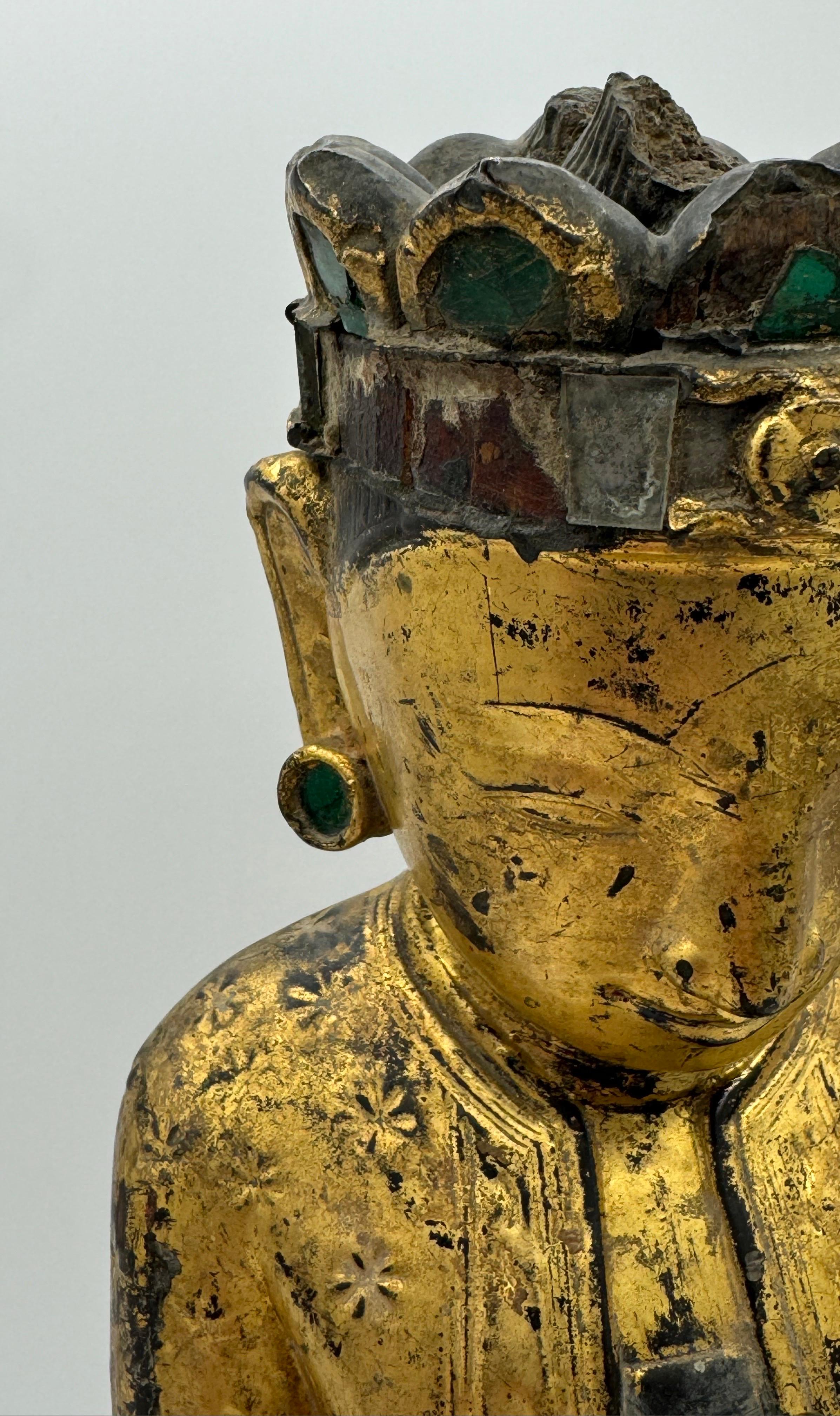 Burmese dipinto e in legno dorato  Buddha in vendita 1