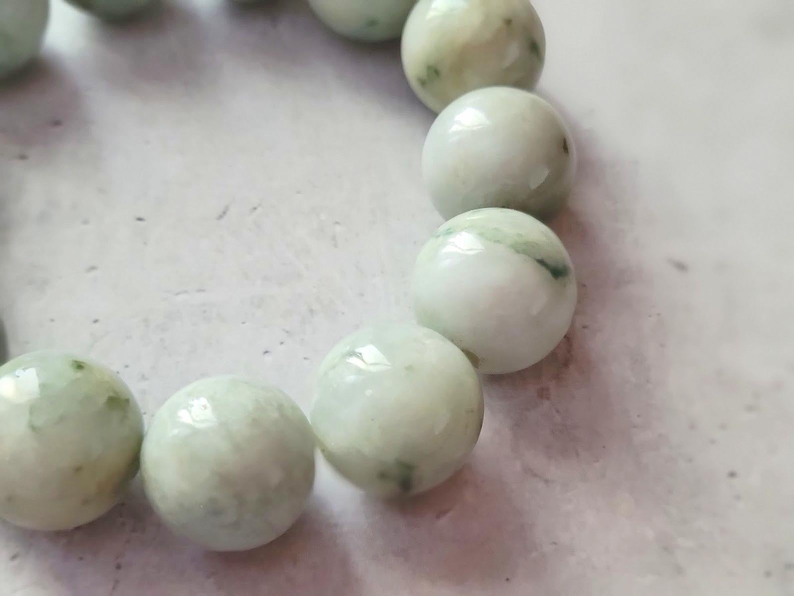 Burmese Pale Celadon Jade Beaded Stretch Bracelet In Excellent Condition For Sale In Chesterland, OH