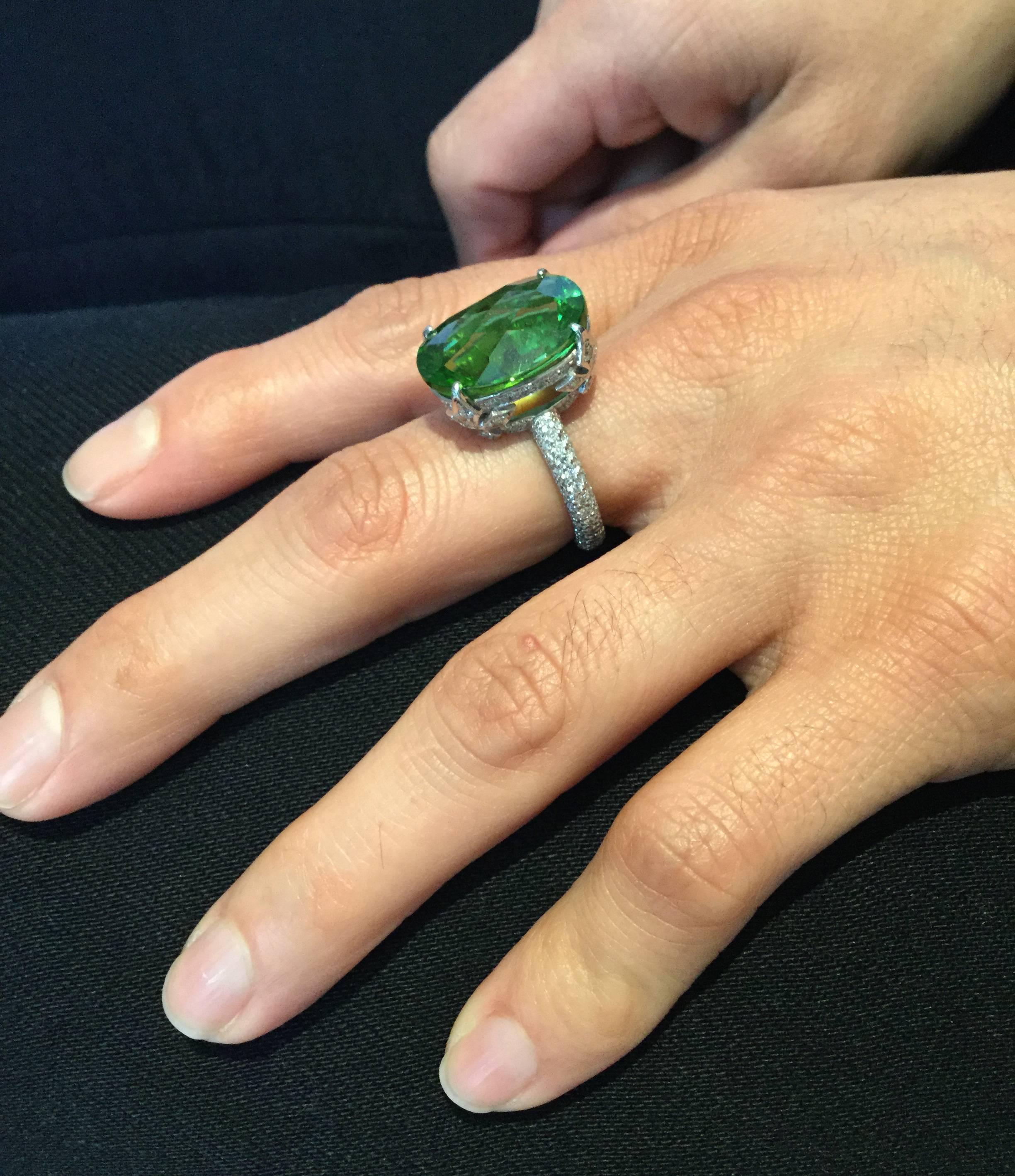Birmanischer Peridot Diamant Platin Ring im Zustand „Neu“ in Carmel, CA