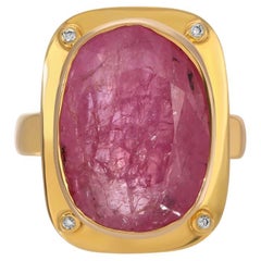 Anillo de cóctel con zafiro rosa birmano y diamantes