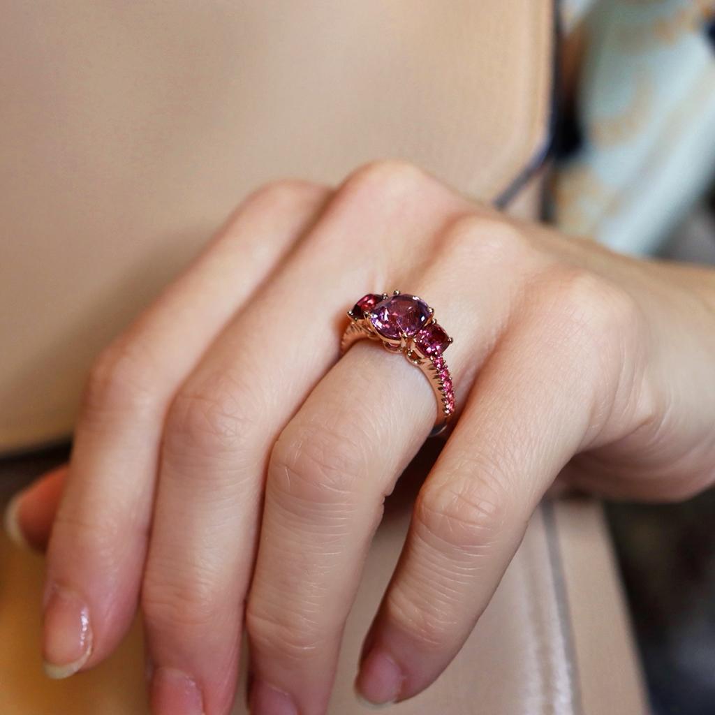 Burmesischer Trilogie-Ring mit lila, rötlichem und intensiv rosa Spinell 6