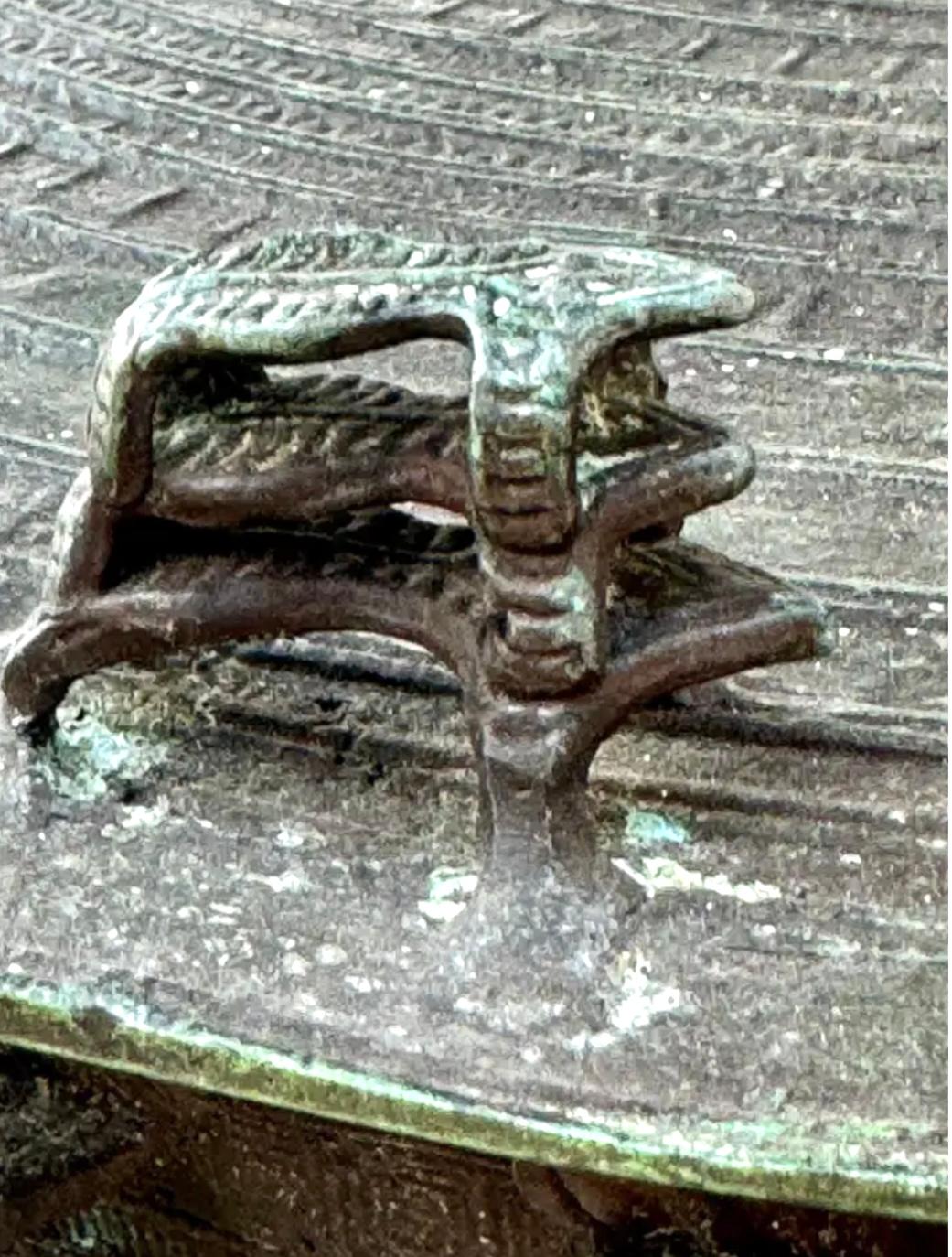 Table à café en bronze moulé à tambour de pluie birman, détails en relief complexes, années 1900 en vente 1
