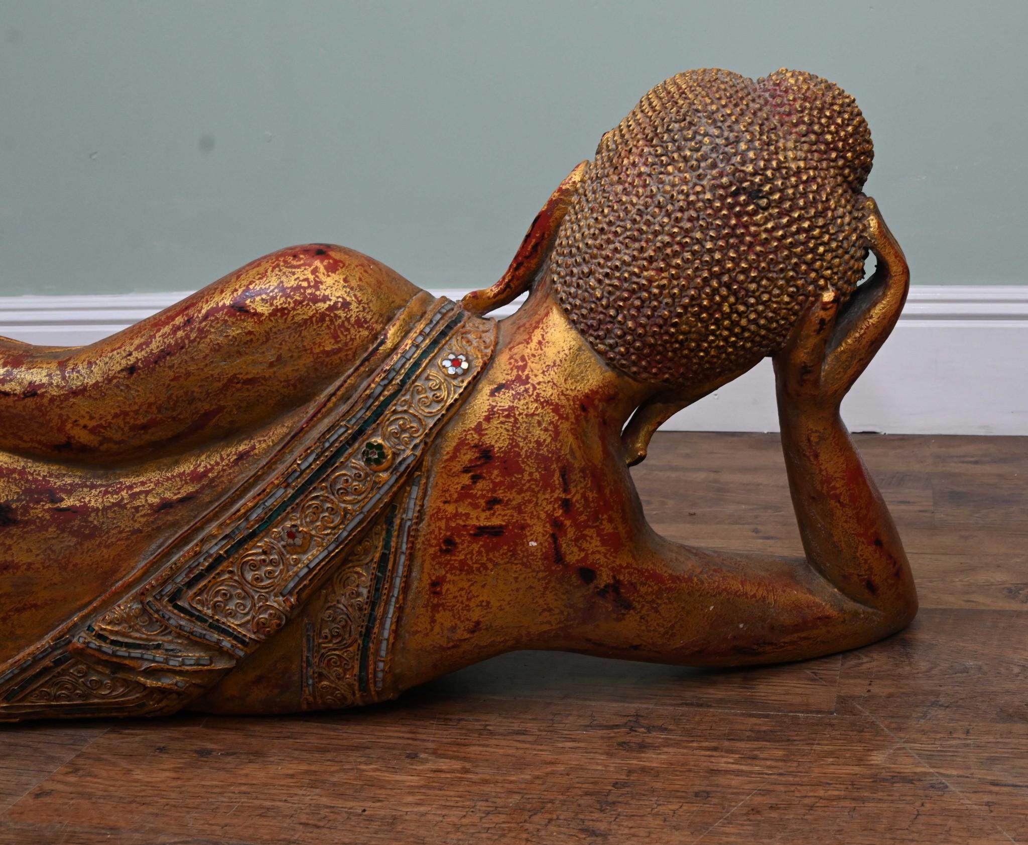 Estatua Buda Reclinado Birmano Vintage Mandalay Budista 1930 mediados del siglo XX en venta