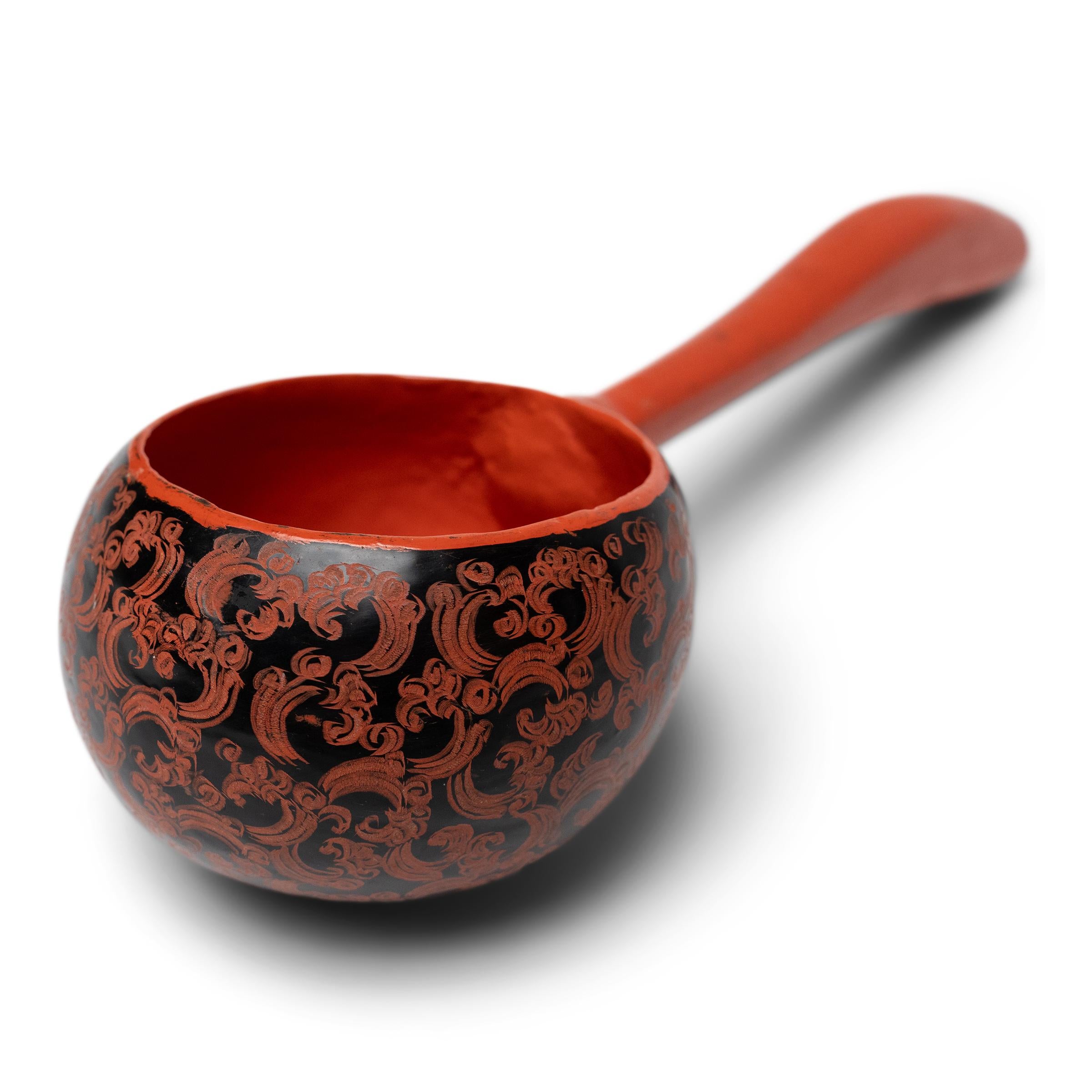 Birmesische Rot-Schwarz-Lack-Kelle (Birmanisch) im Angebot