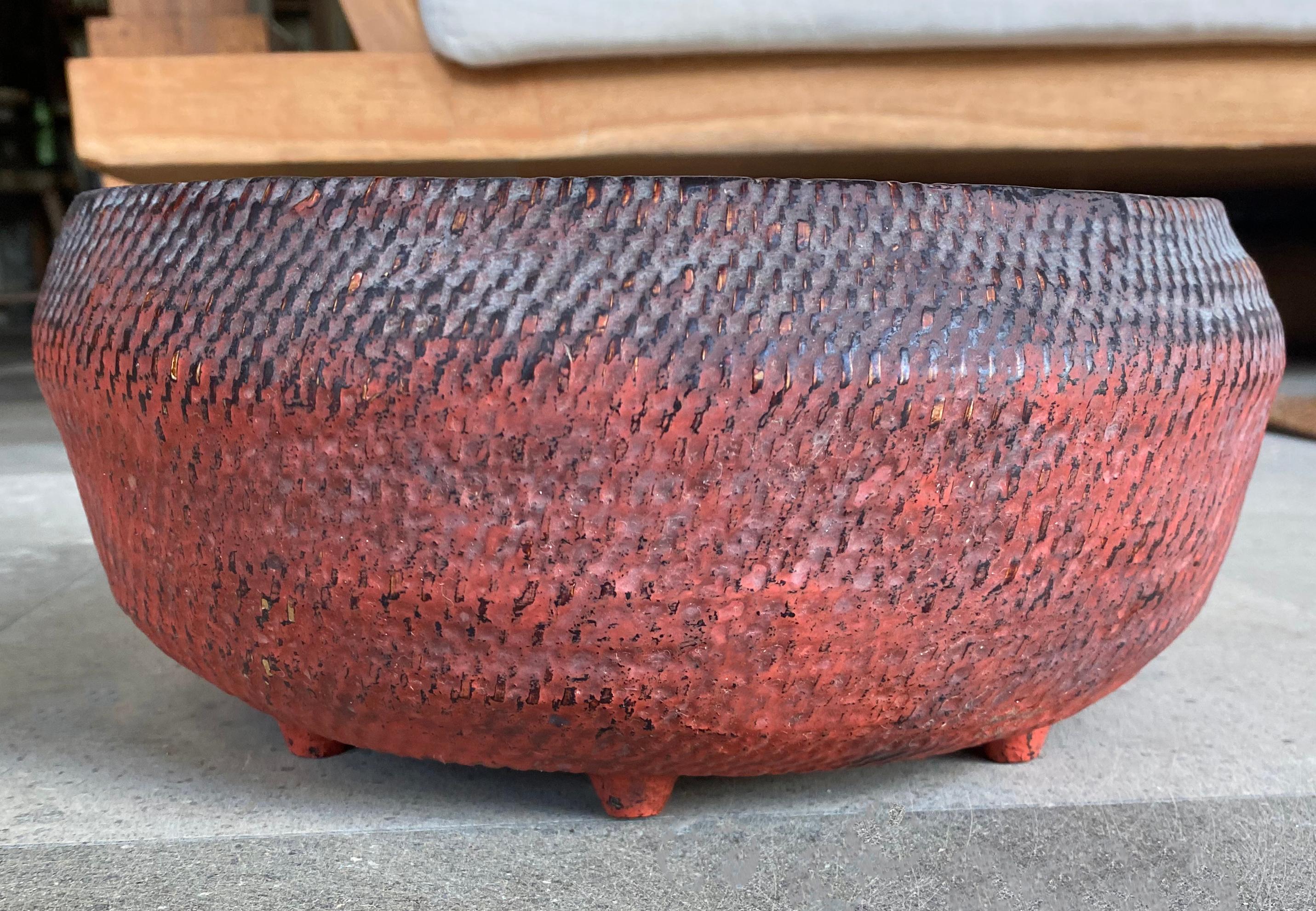 This is a red lacquer offering bowl from Burma, it is handwoven using bamboo fibres that are then covered with multiple layers of lacquer. It features seven small feet on its underside. 

Dimensions: Height 12.5cm x diameter 28cm.