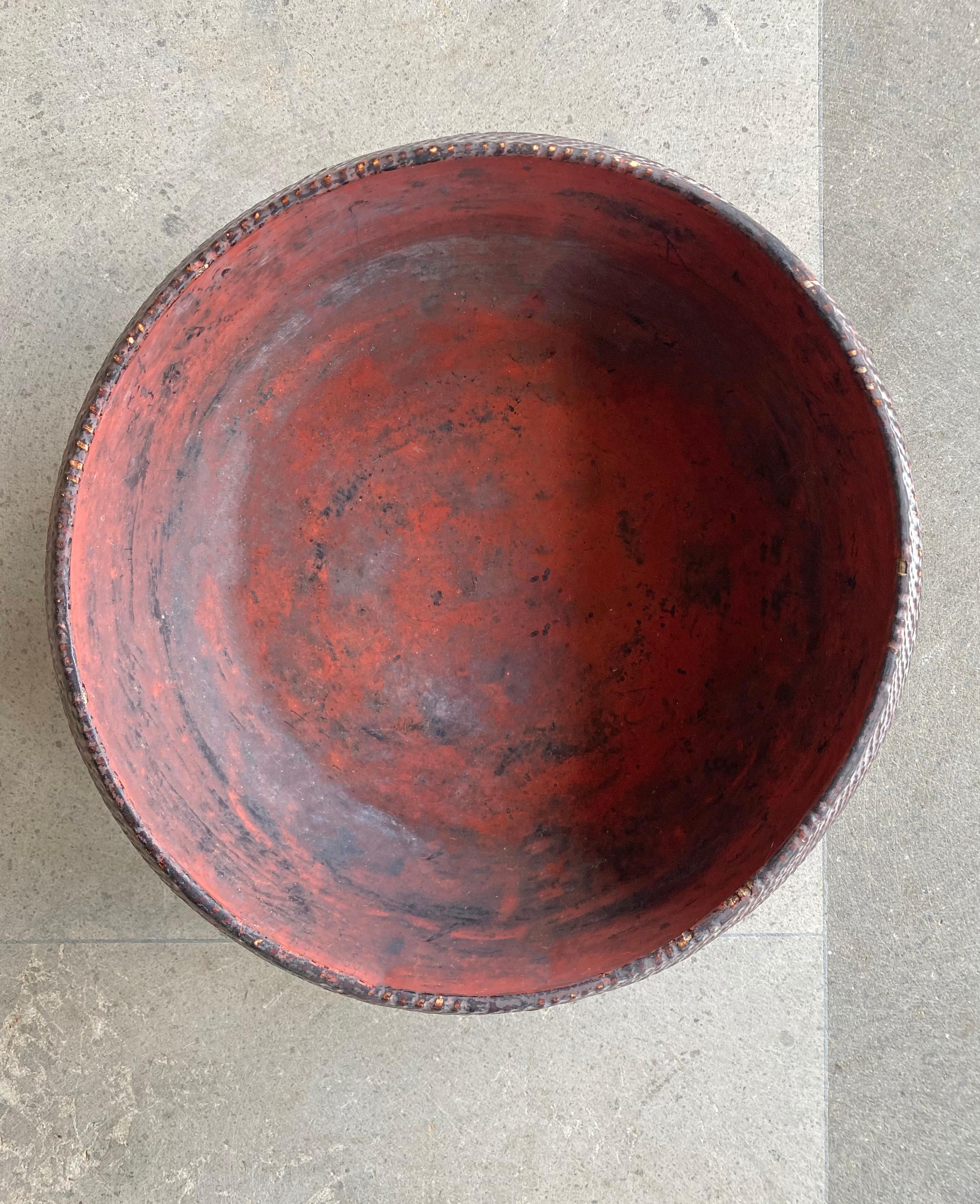 Burmese Red Lacquer Bowl with Woven Bamboo Fibres, Early 20th Century In Fair Condition For Sale In Jimbaran, Bali