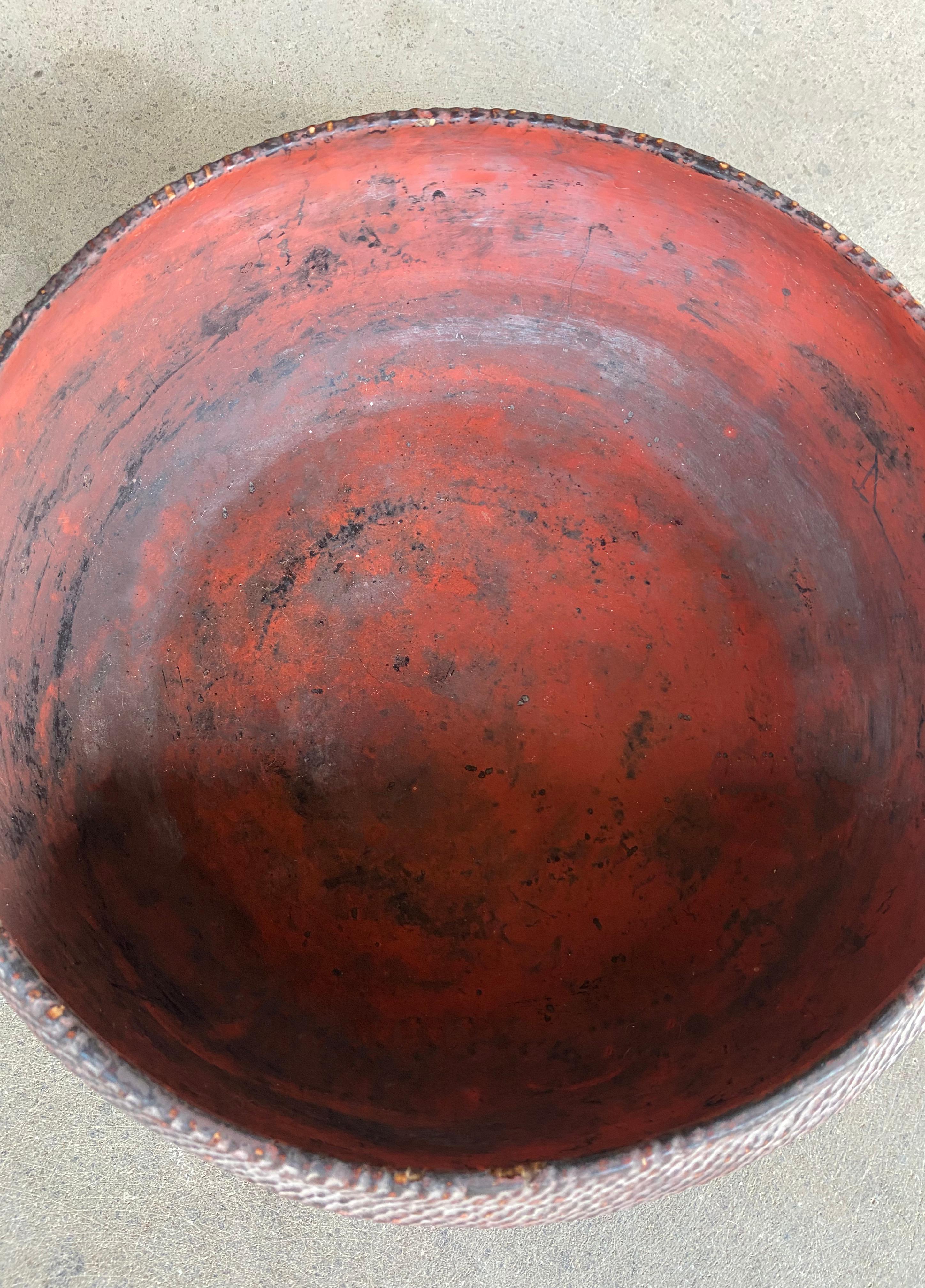 Burmese Red Lacquer Bowl with Woven Bamboo Fibres, Early 20th Century For Sale 1