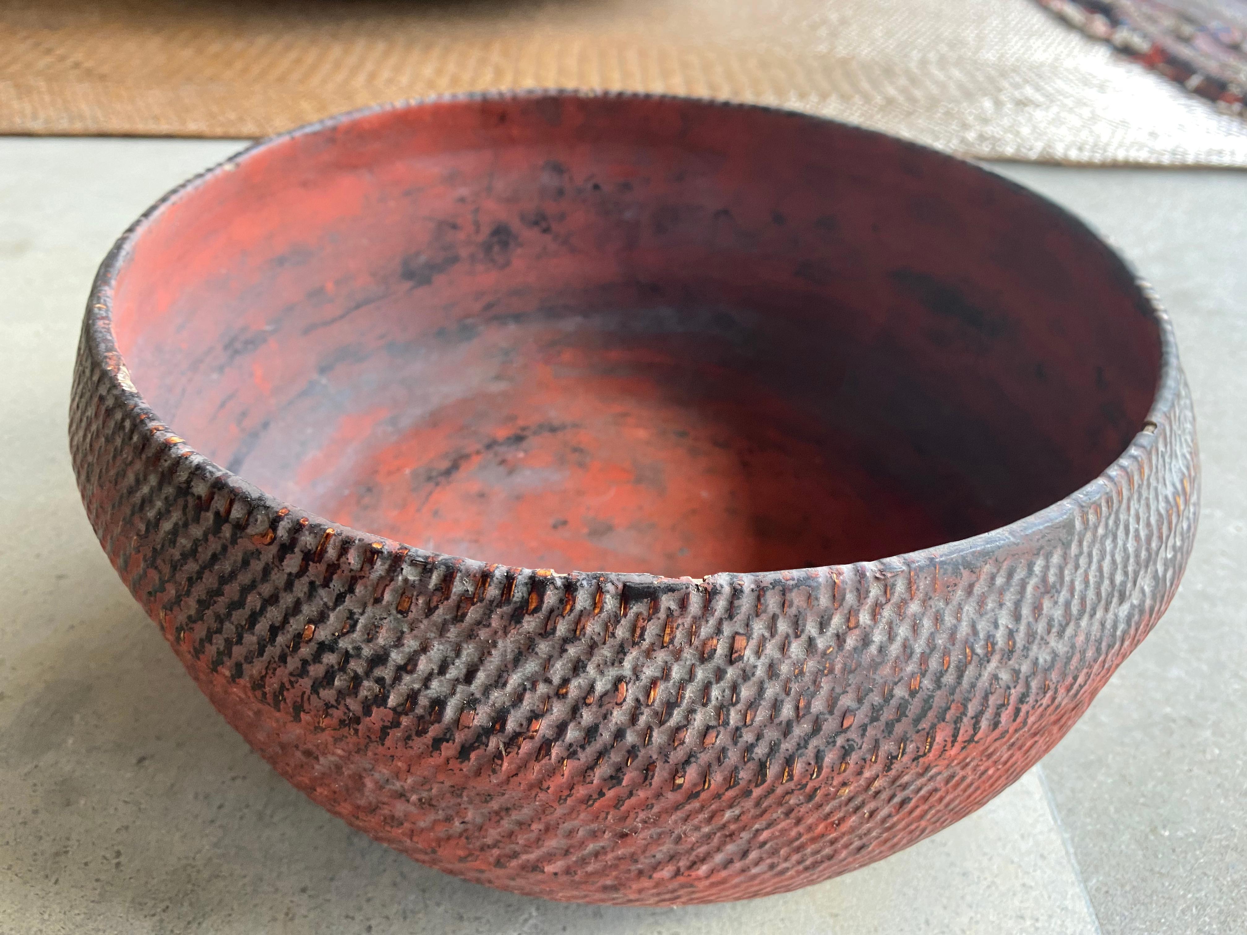 Burmese Red Lacquer Bowl with Woven Bamboo Fibres, Early 20th Century For Sale 2