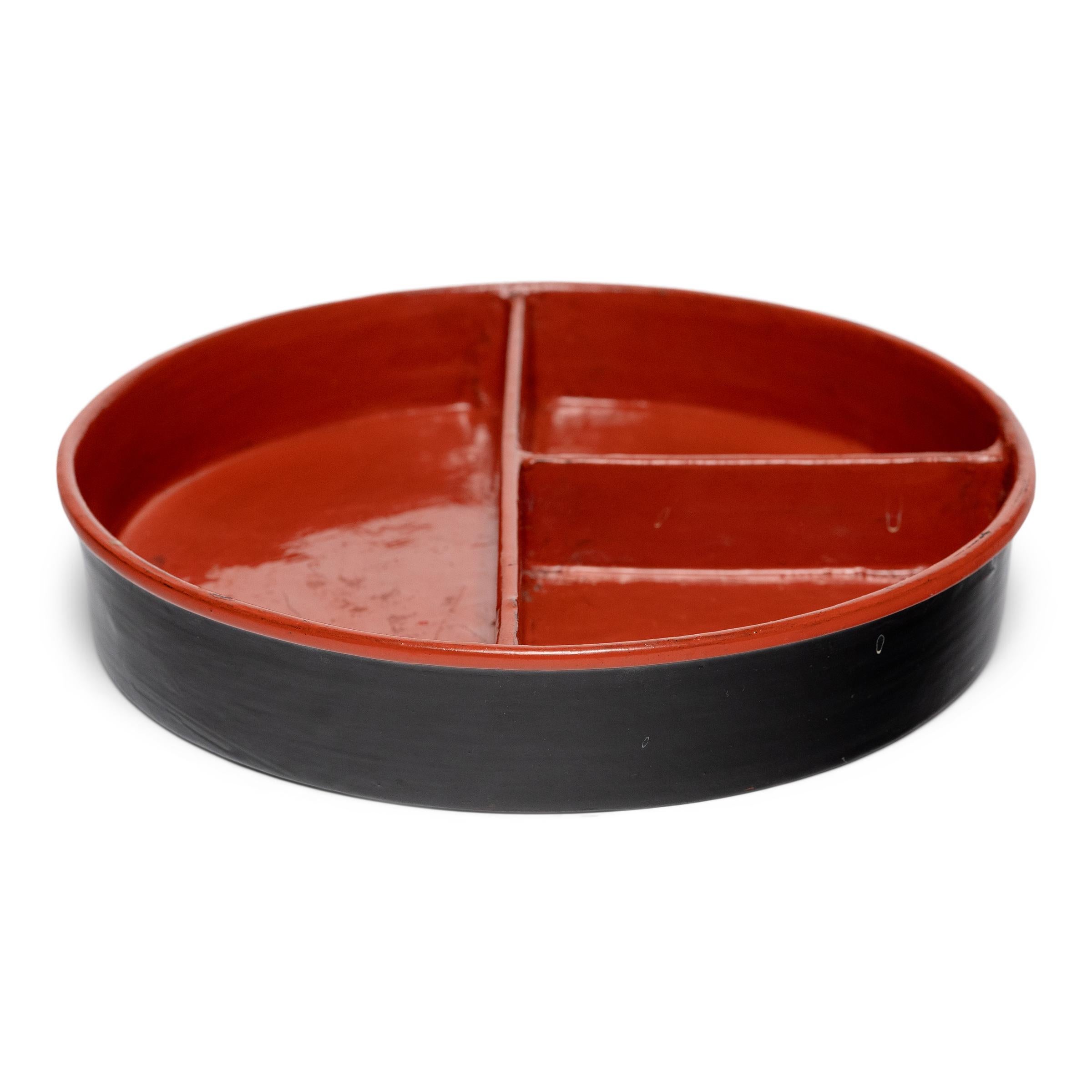 Bandeja dividida de laca roja birmana Lacado en venta