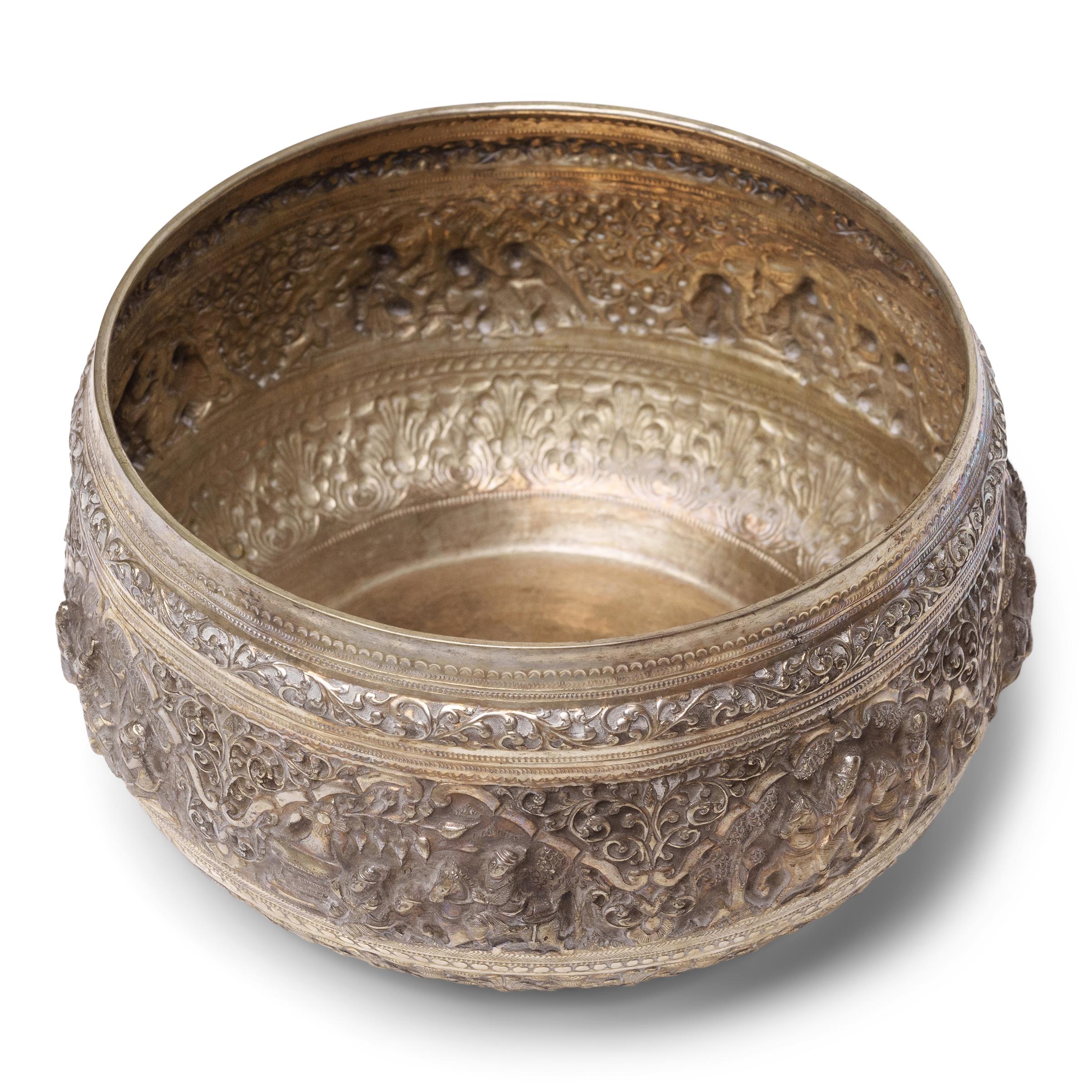 Burmese Repoussé Offering Bowl In Good Condition In Chicago, IL