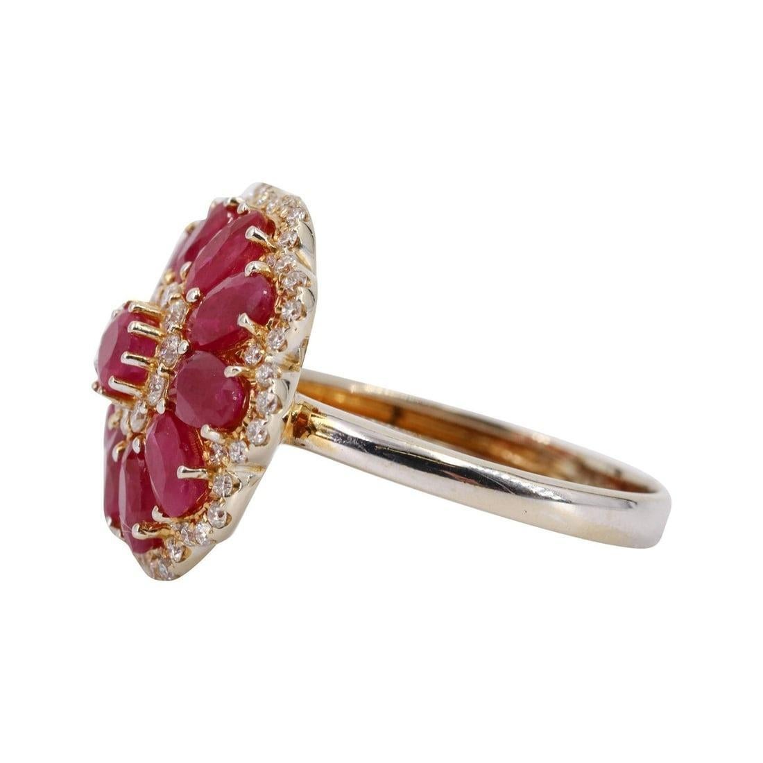 Burmese Rubies & Diamonds 18k Gold Ring GIA Certificate In Excellent Condition For Sale In Aventura, FL