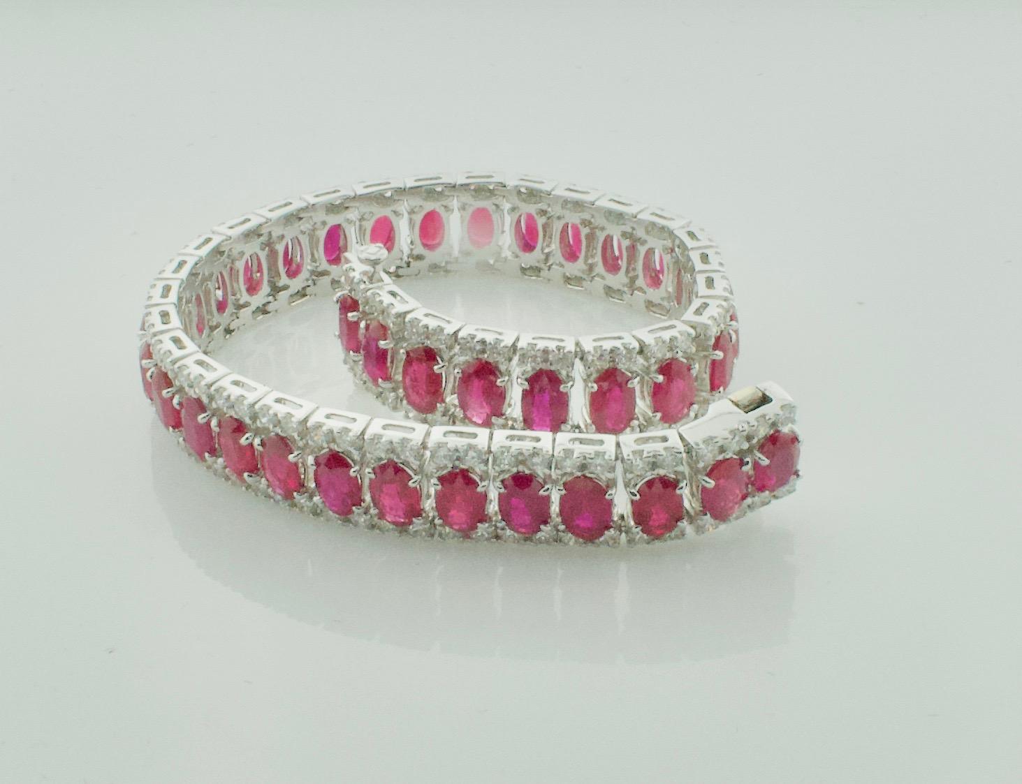 Burmese Ruby and Diamond Bracelet with GIA Certificate 20.00 Carat of Rubies In Excellent Condition For Sale In Wailea, HI