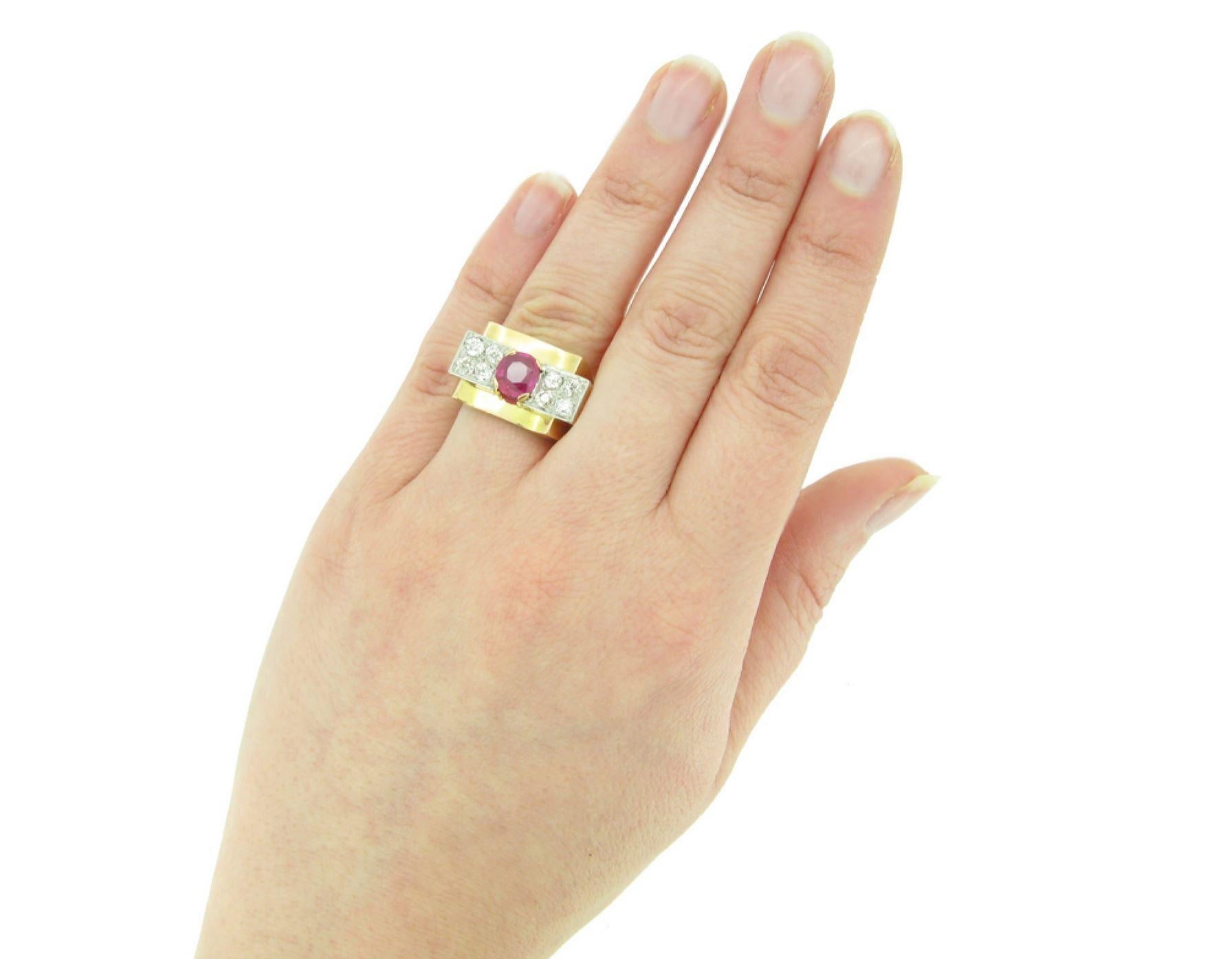 Burmese ruby and diamond cocktail ring, French, circa 1940 In Good Condition For Sale In London, GB