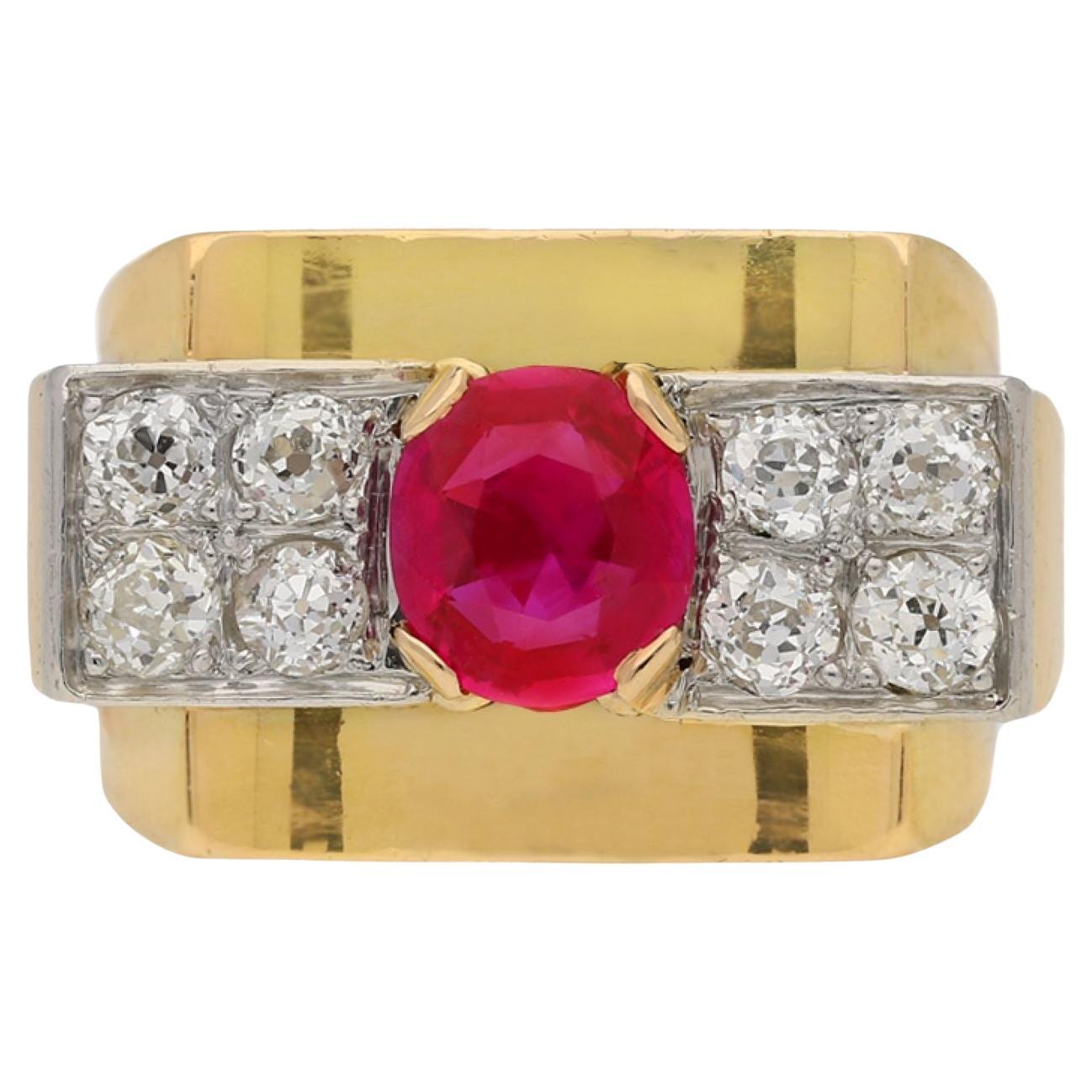 Anello da cocktail con rubino birmano e diamanti, Francia, circa 1940