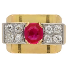 Anillo de cóctel de rubíes birmanos y diamantes, francés, hacia 1940