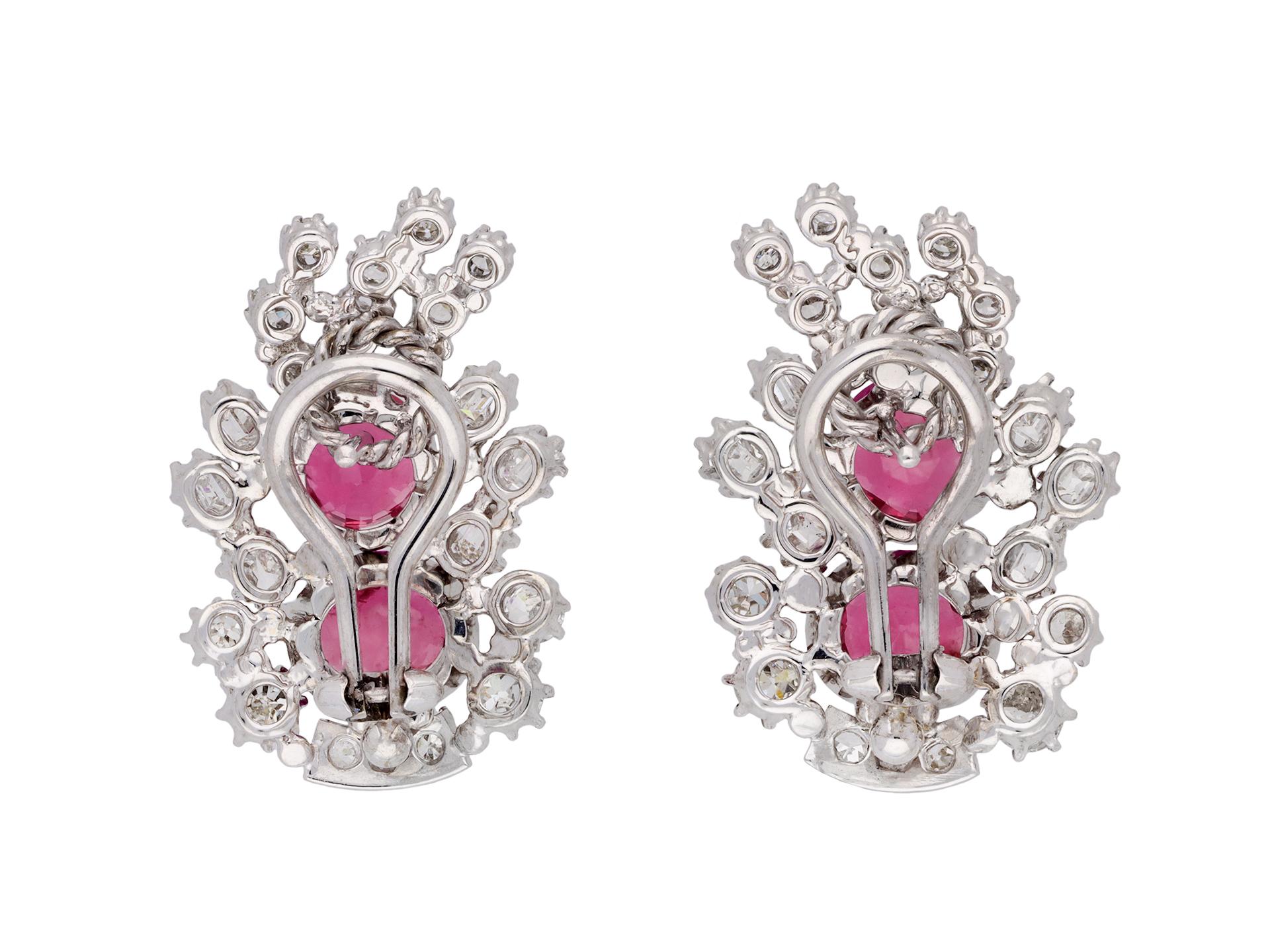 Burmese ruby and diamond earrings, circa 1950. Corte cojín antiguo en venta