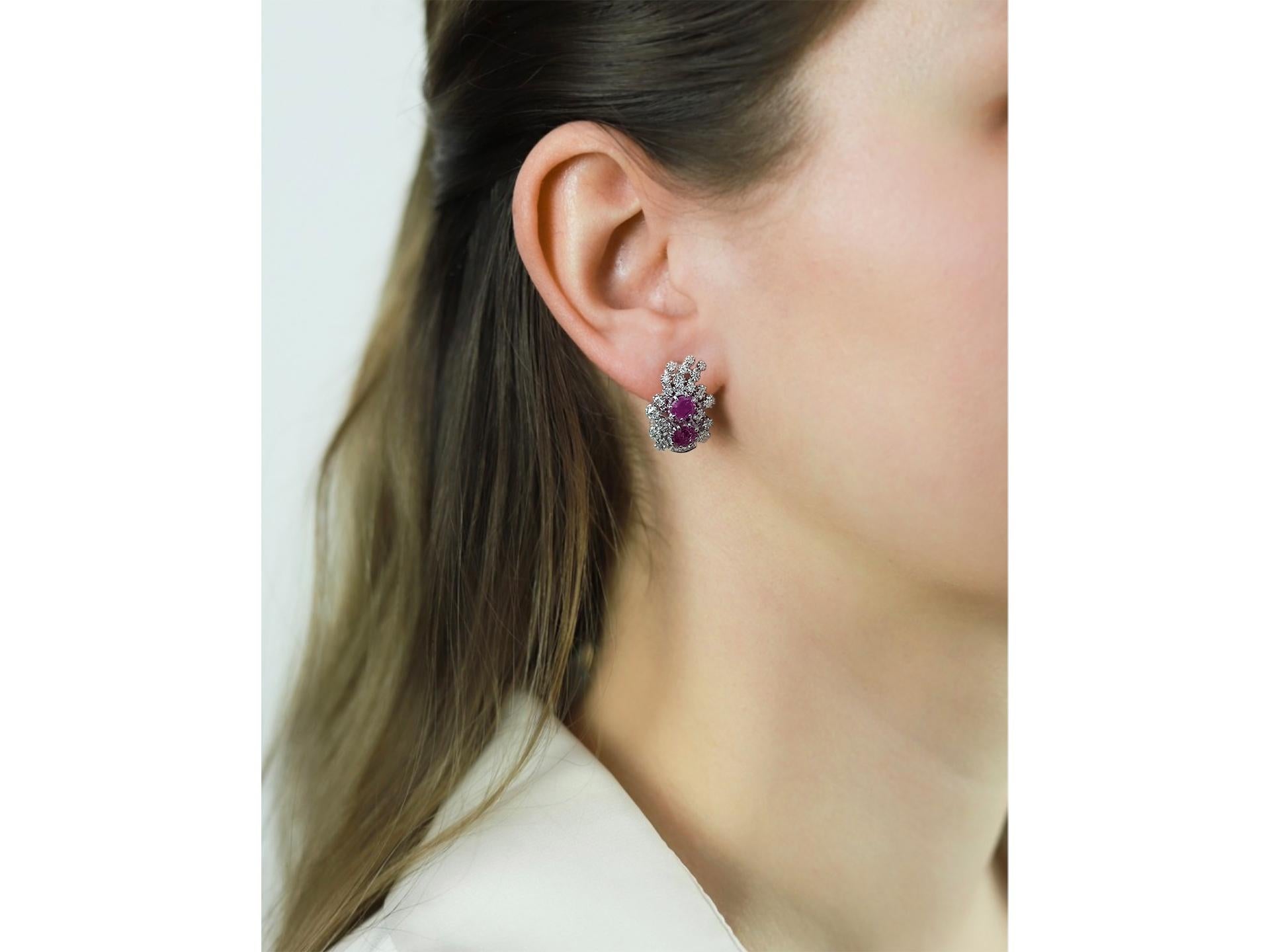 Femenino o masculino Burmese ruby and diamond earrings, circa 1950. en venta