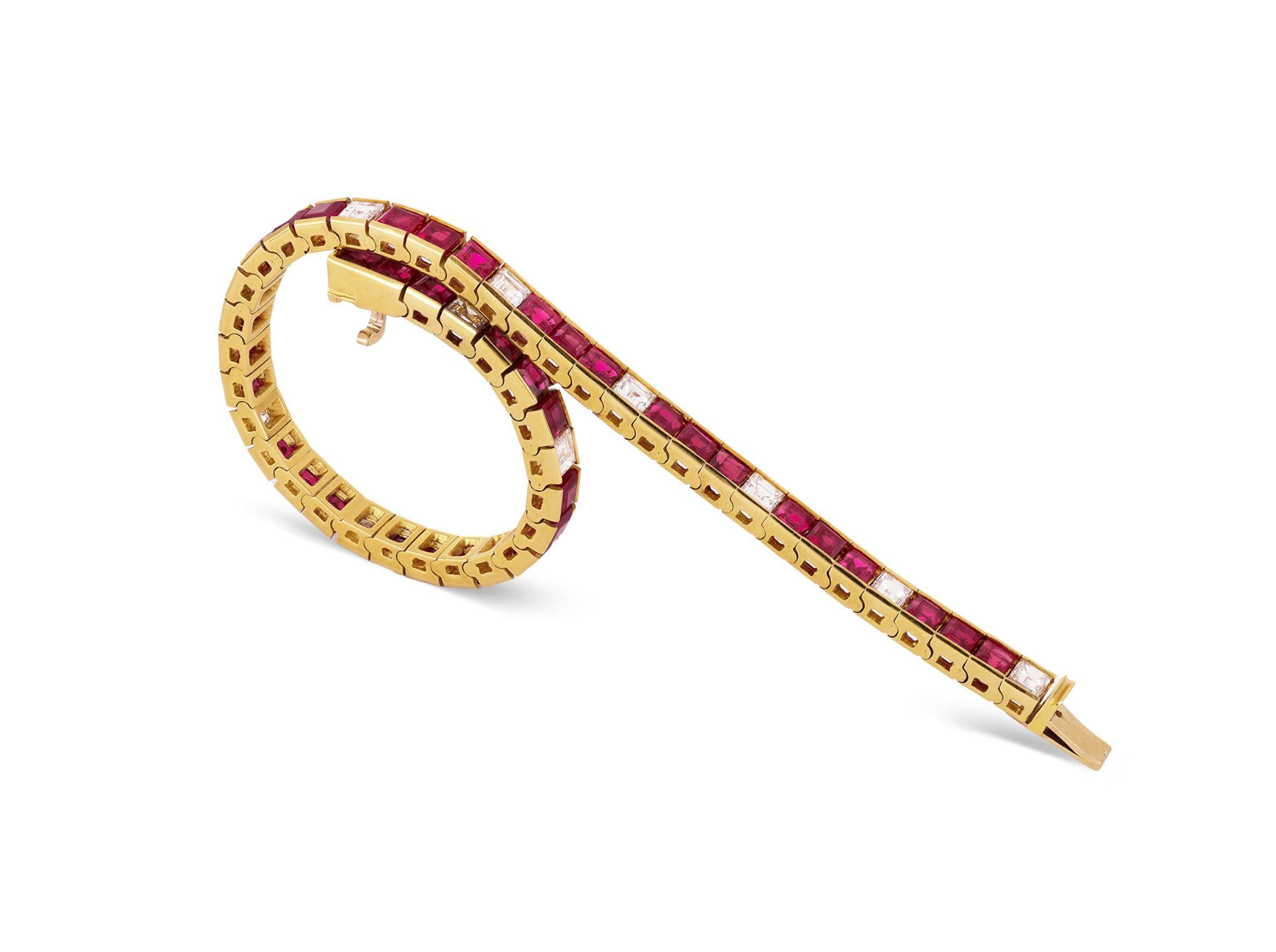 Bracciale birmano con rubini e diamanti, circa 1970. In condizioni buone in vendita a London, GB