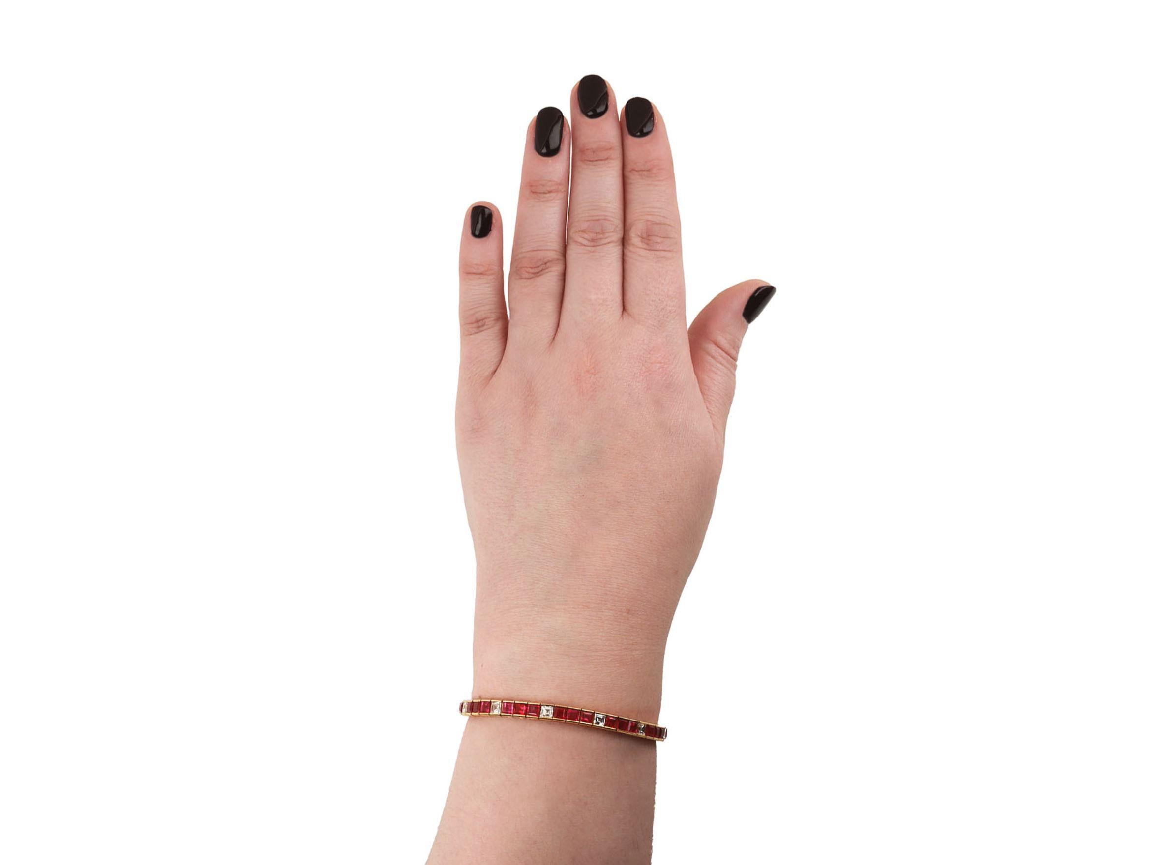 Bracciale birmano con rubini e diamanti, circa 1970. in vendita 1