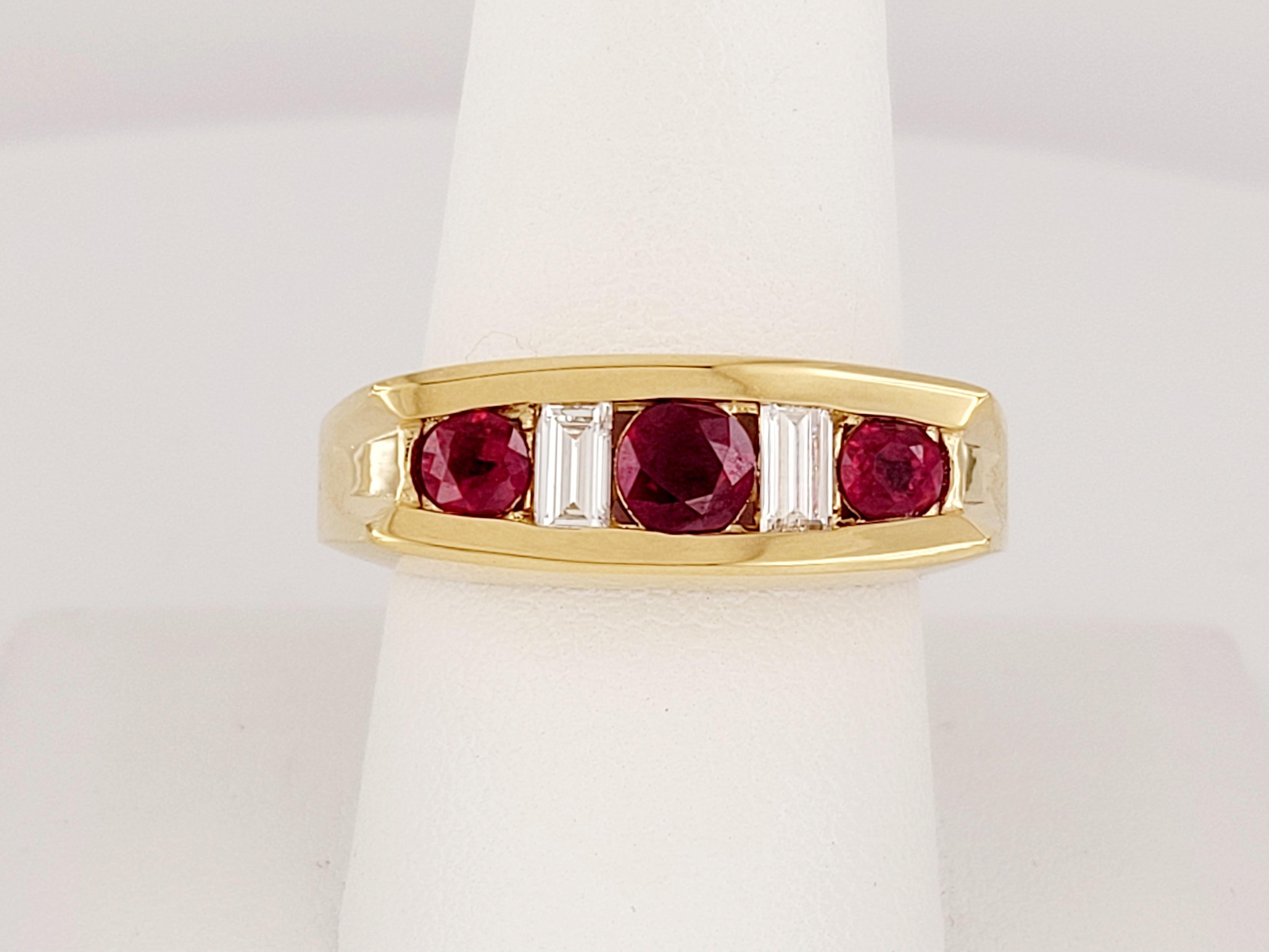 Burmese Ruby and Diamond Men Band in 18K Yellow Gold In New Condition For Sale In New York, NY