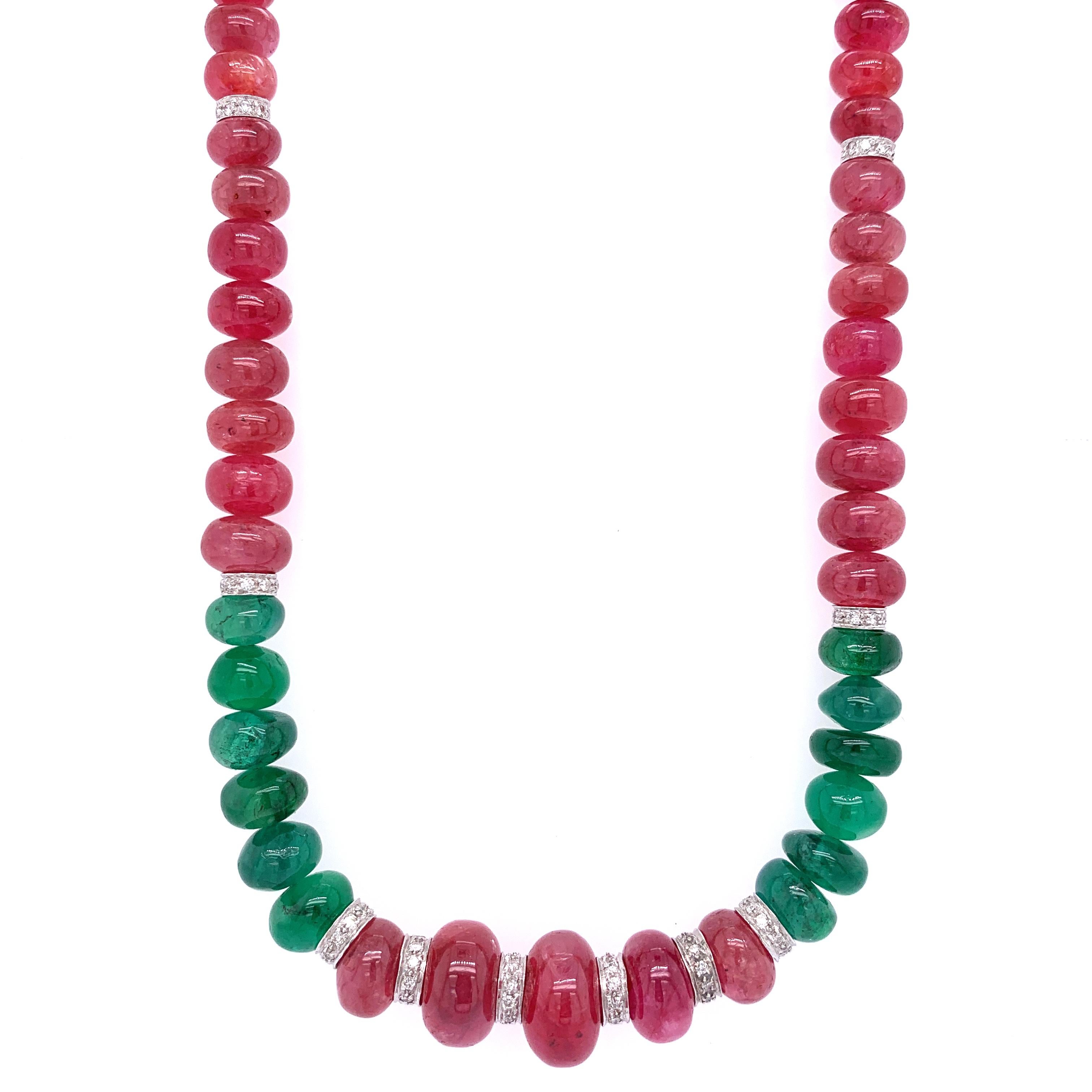 Halskette aus Gold mit birmanischem Rubin und Smaragdperlen, weißen Diamanten (Art déco) im Angebot