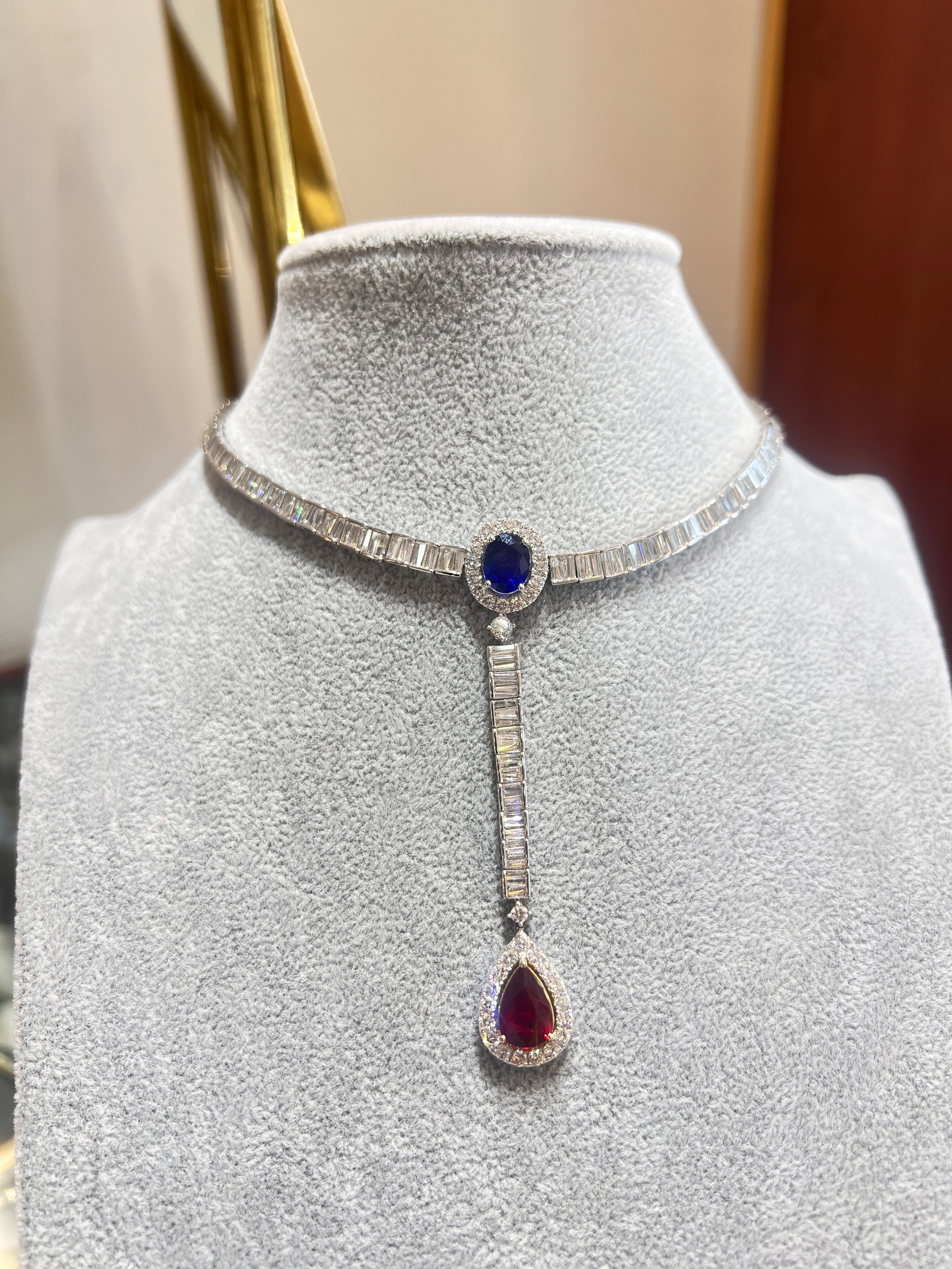 Collana Choker di diamanti Baguette con rubino birmano e zaffiro di Ceylon 15,79 carati In condizioni Nuovo in vendita a Great Neck, NY